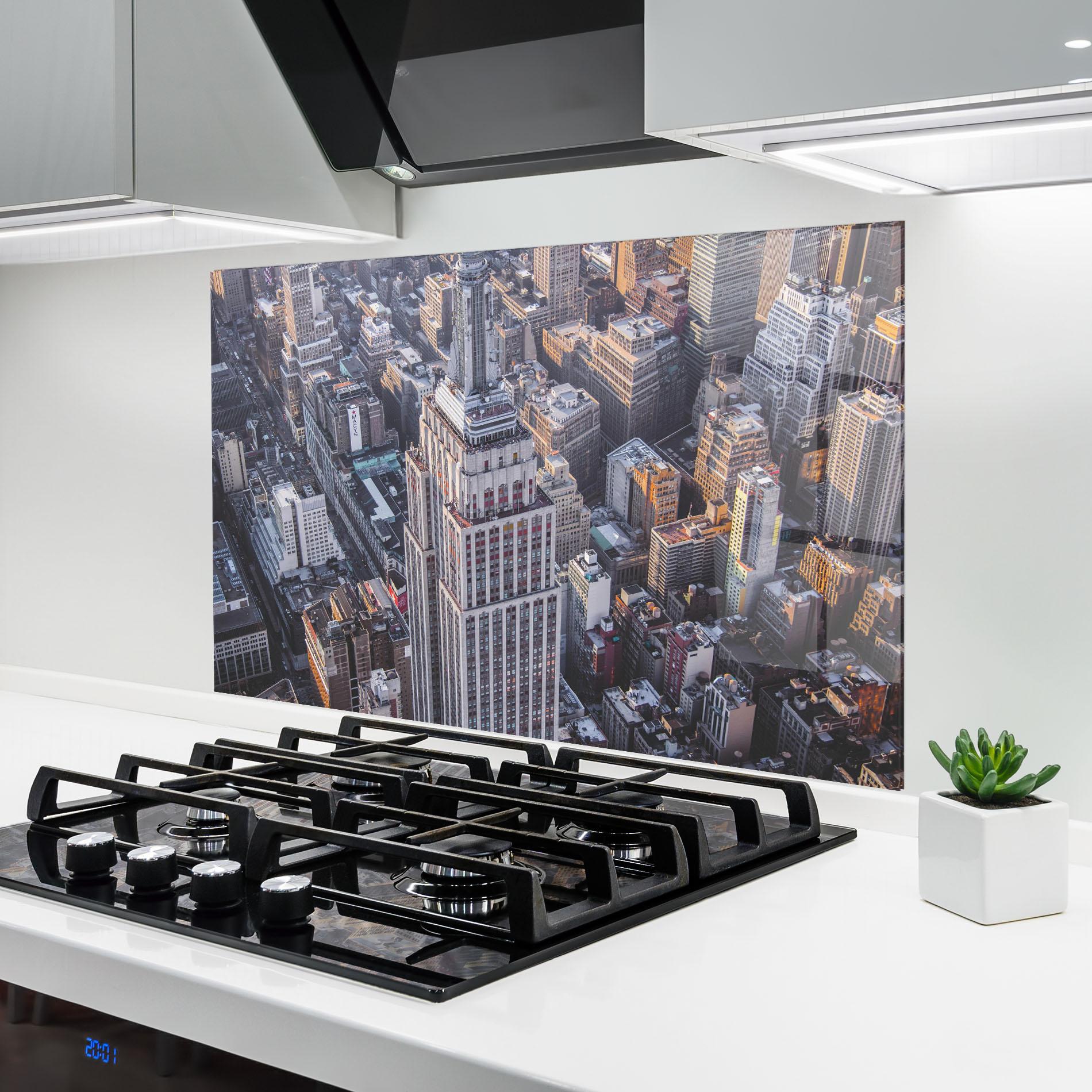 Küchenrückwand Glas Big Grey Tower mockup 6