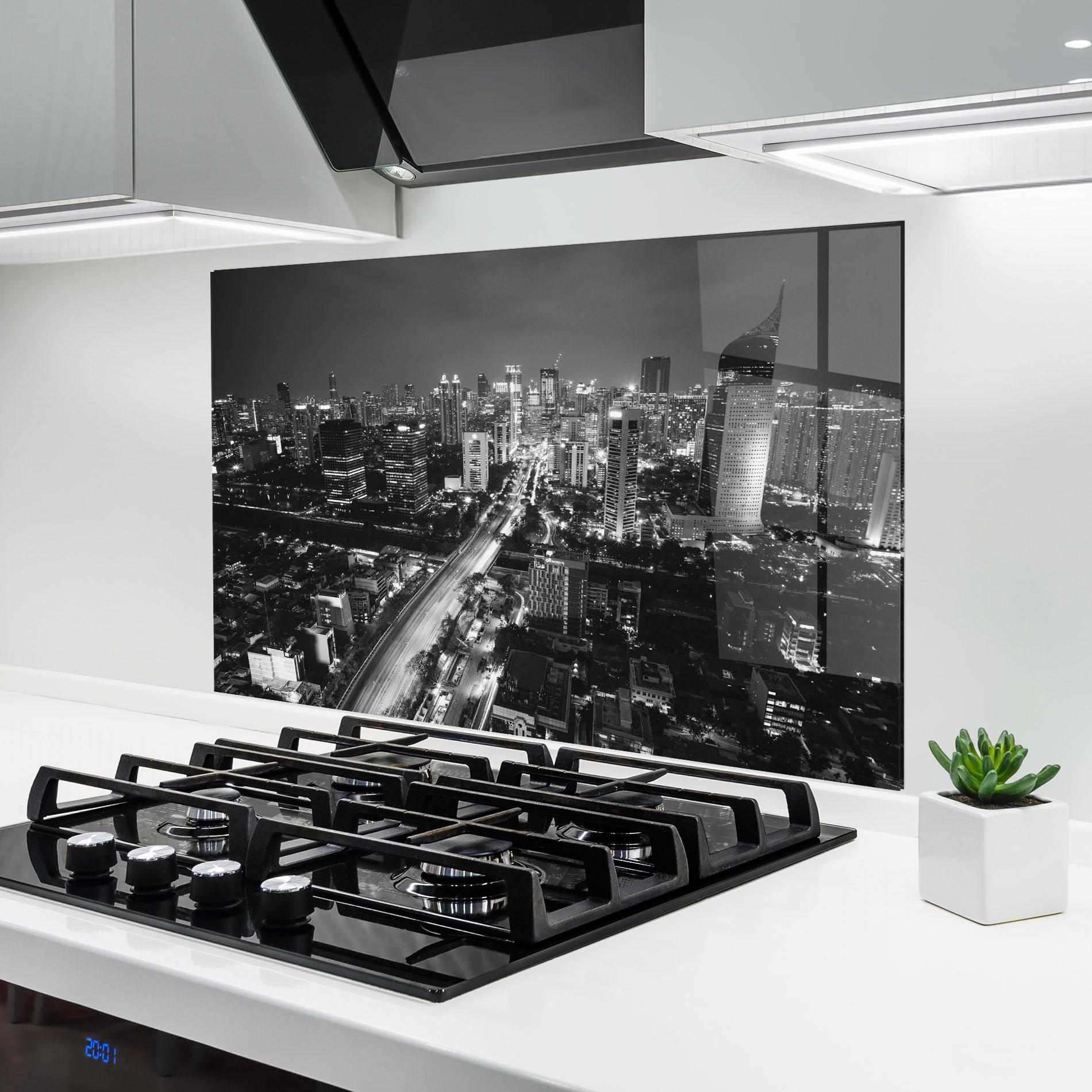 Küchenrückwand Glas Grey Lights City mockup 6
