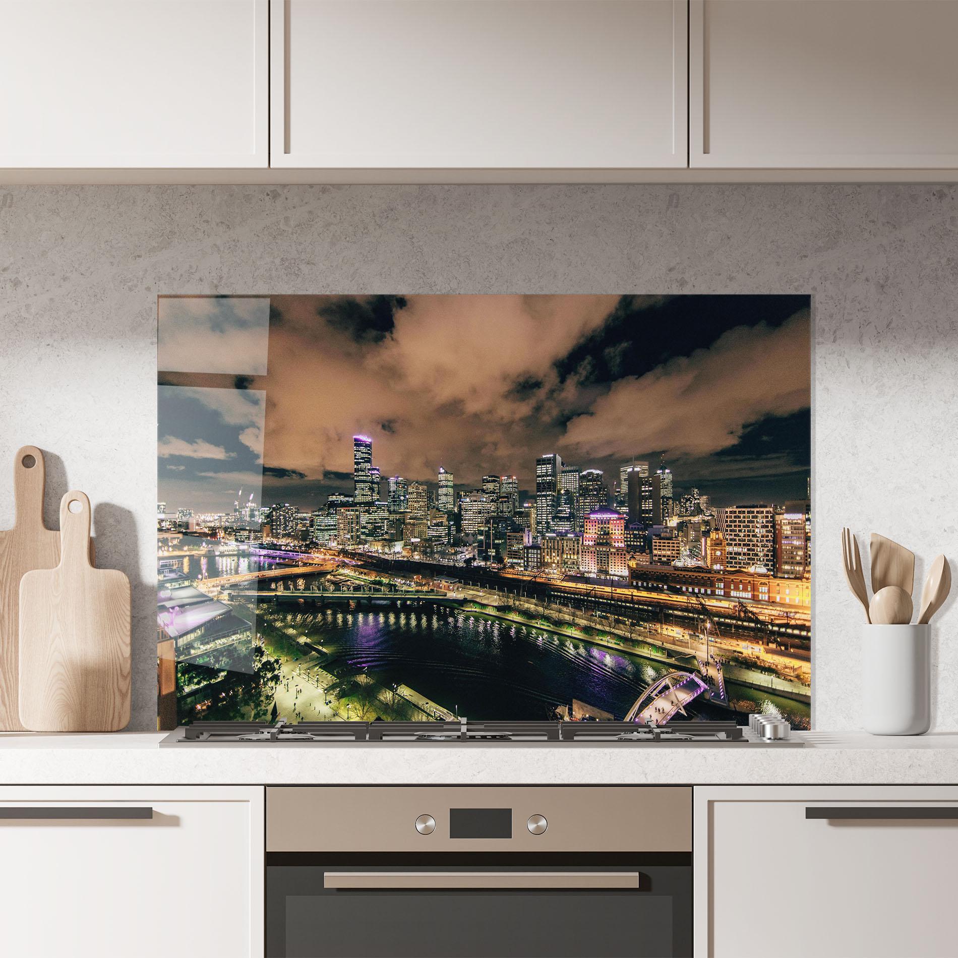 Küchenrückwand Glas Green Purple City mockup 7