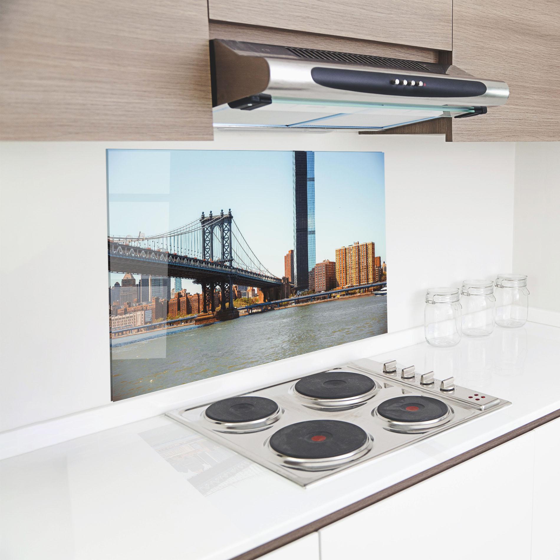 Küchenrückwand Glas Big City Bridge mockup 8