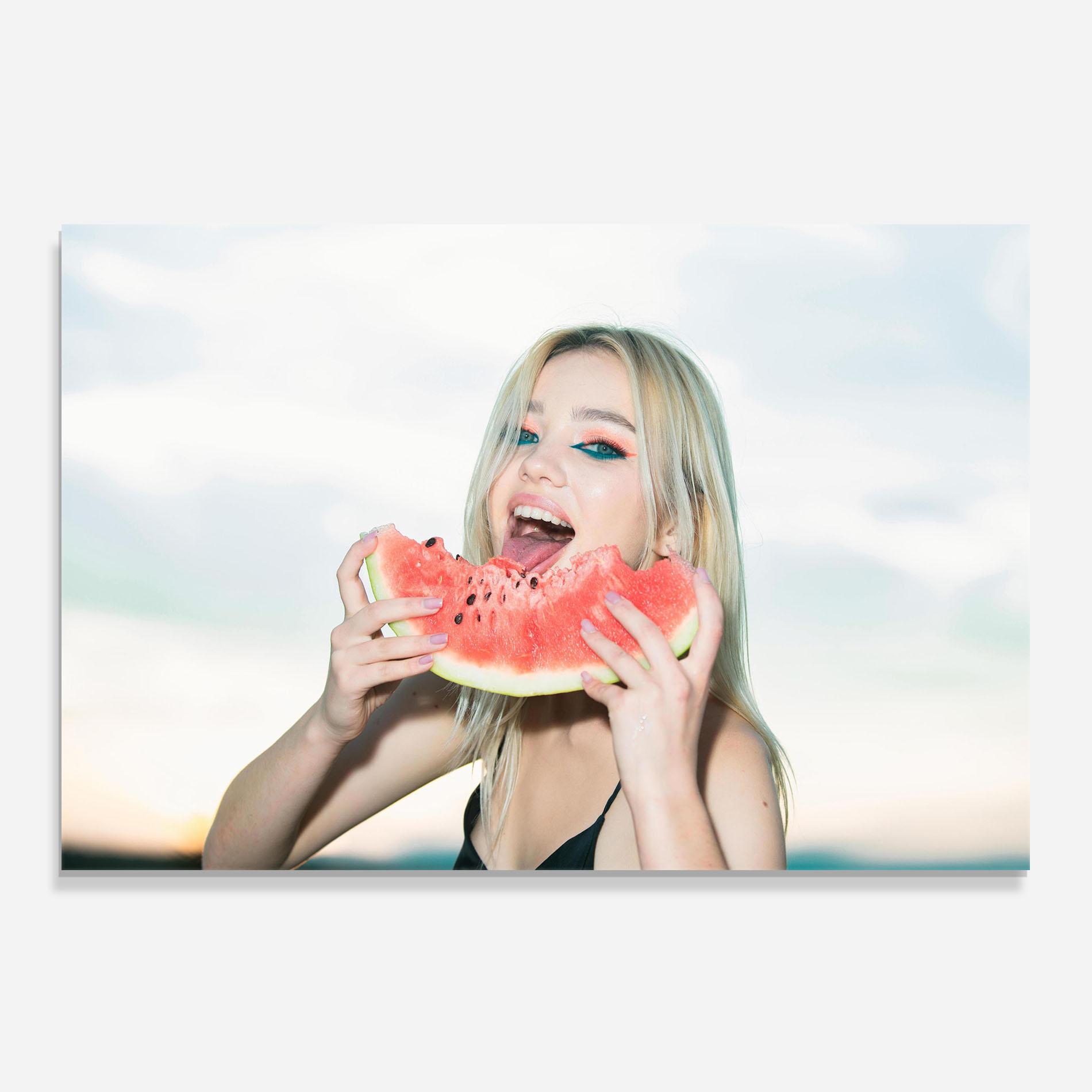 Küchenrückwand Glas Eating Watermelon mockup 0