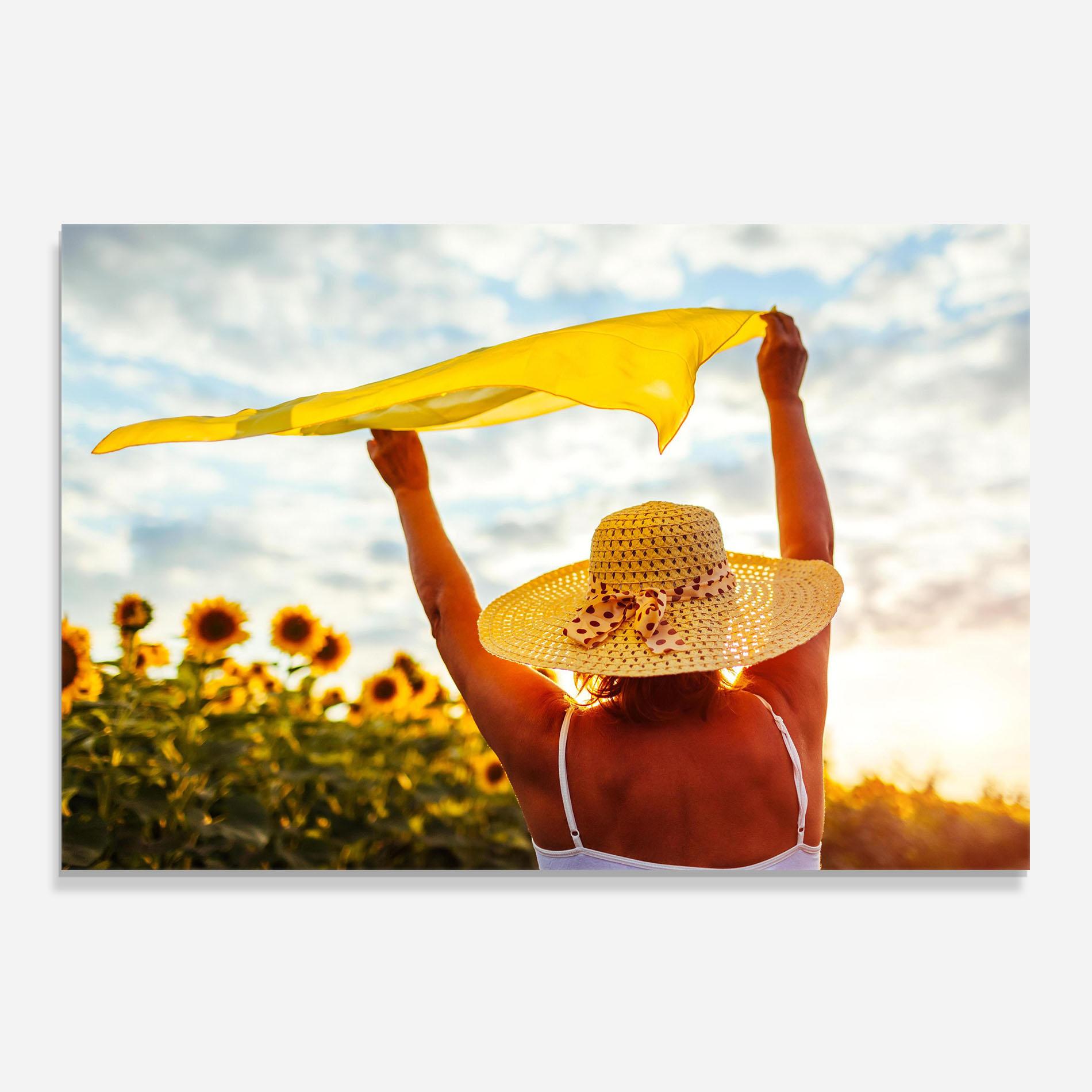 Küchenrückwand Glas Senior Woman Summer mockup 0