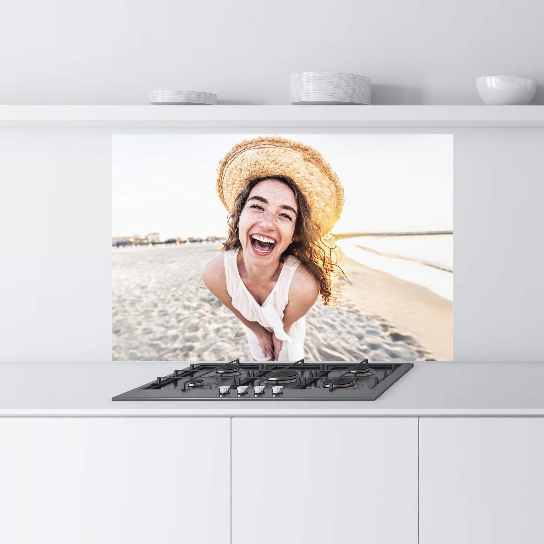 Küchenrückwand Glas Joyful Woman mockup 9