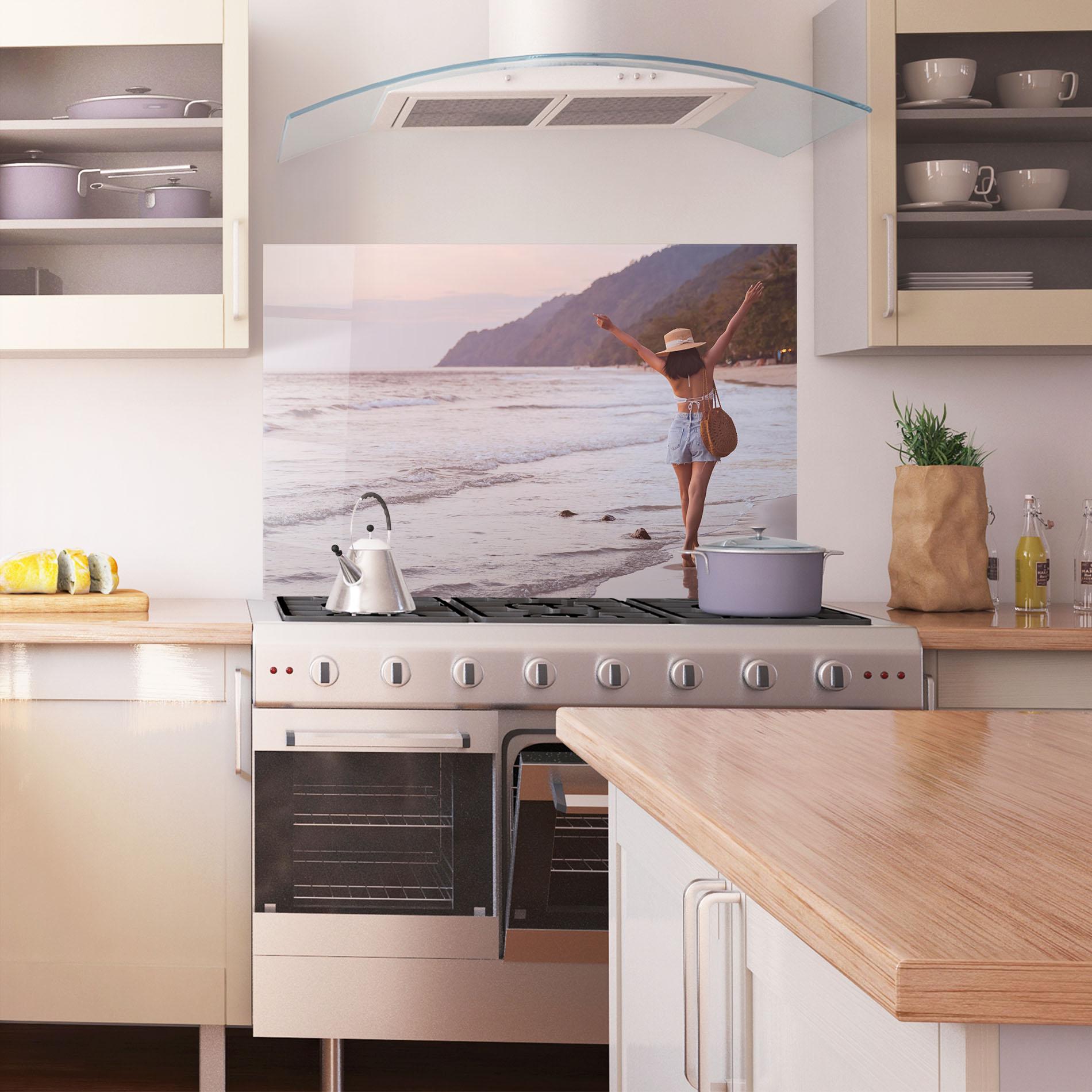 Küchenrückwand Glas Beach Traveler mockup 1