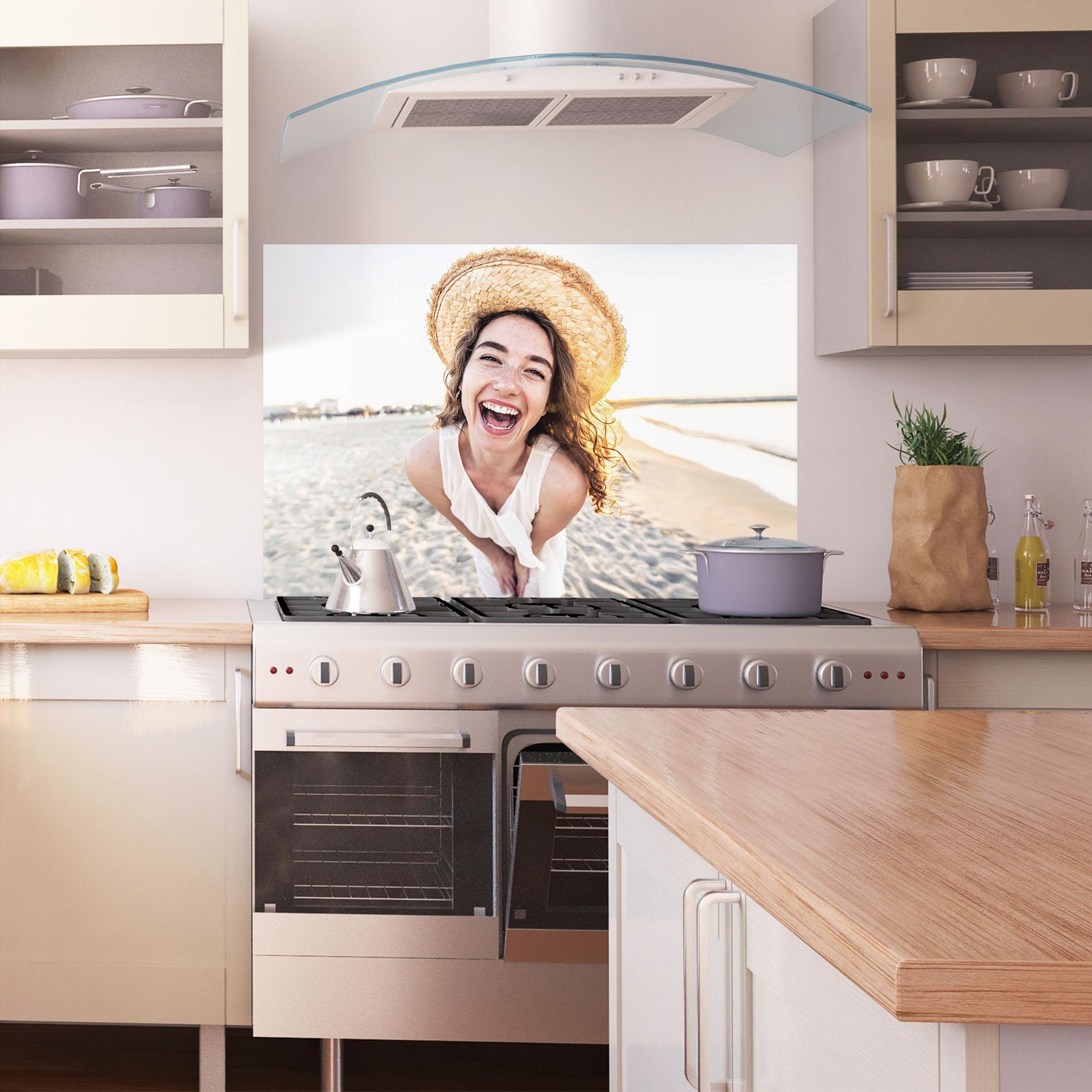 Küchenrückwand Glas Joyful Woman mockup 1