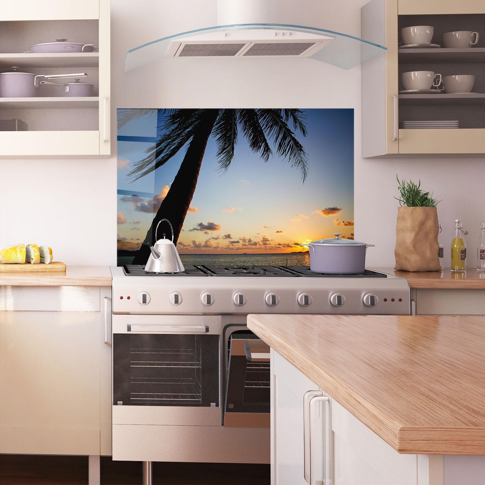 Küchenrückwand Glas Palm Tree Silhouette mockup 1