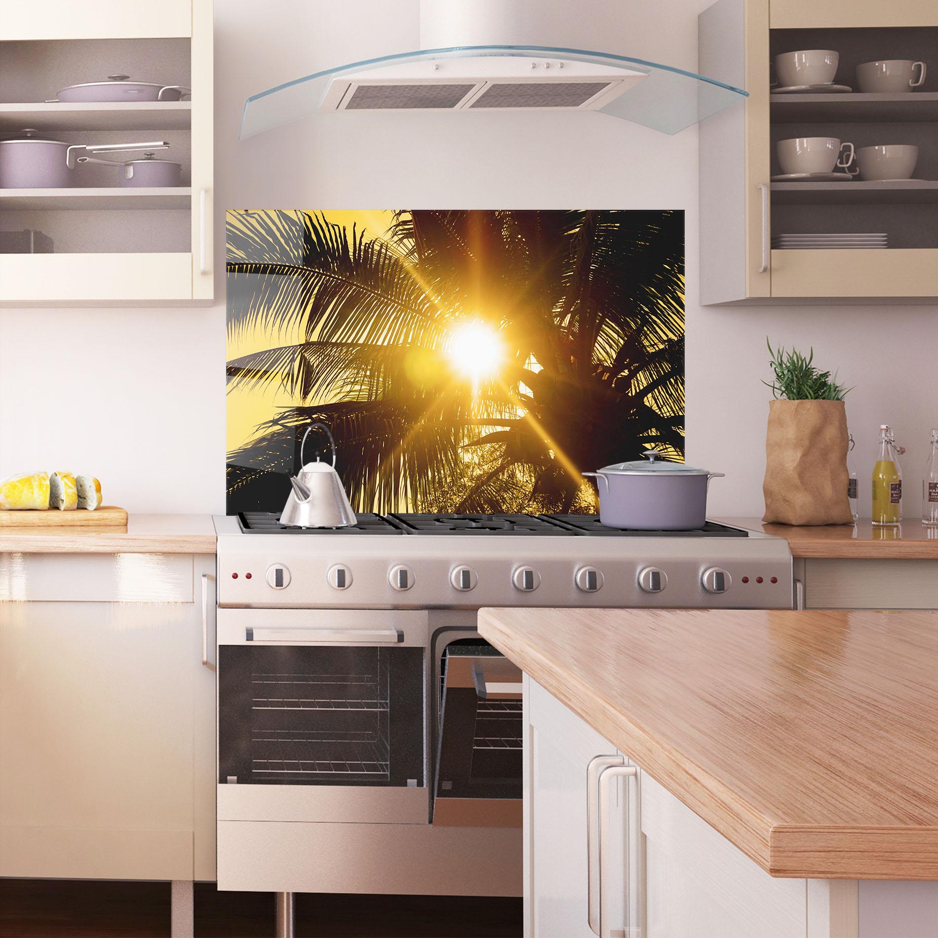 Küchenrückwand Glas Palm Trees Sun mockup 1