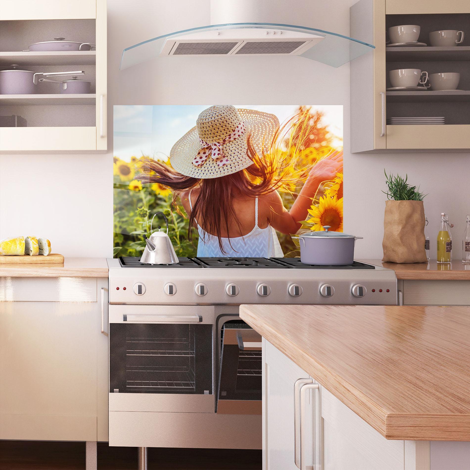 Küchenrückwand Glas Woman Blooming Field mockup 1