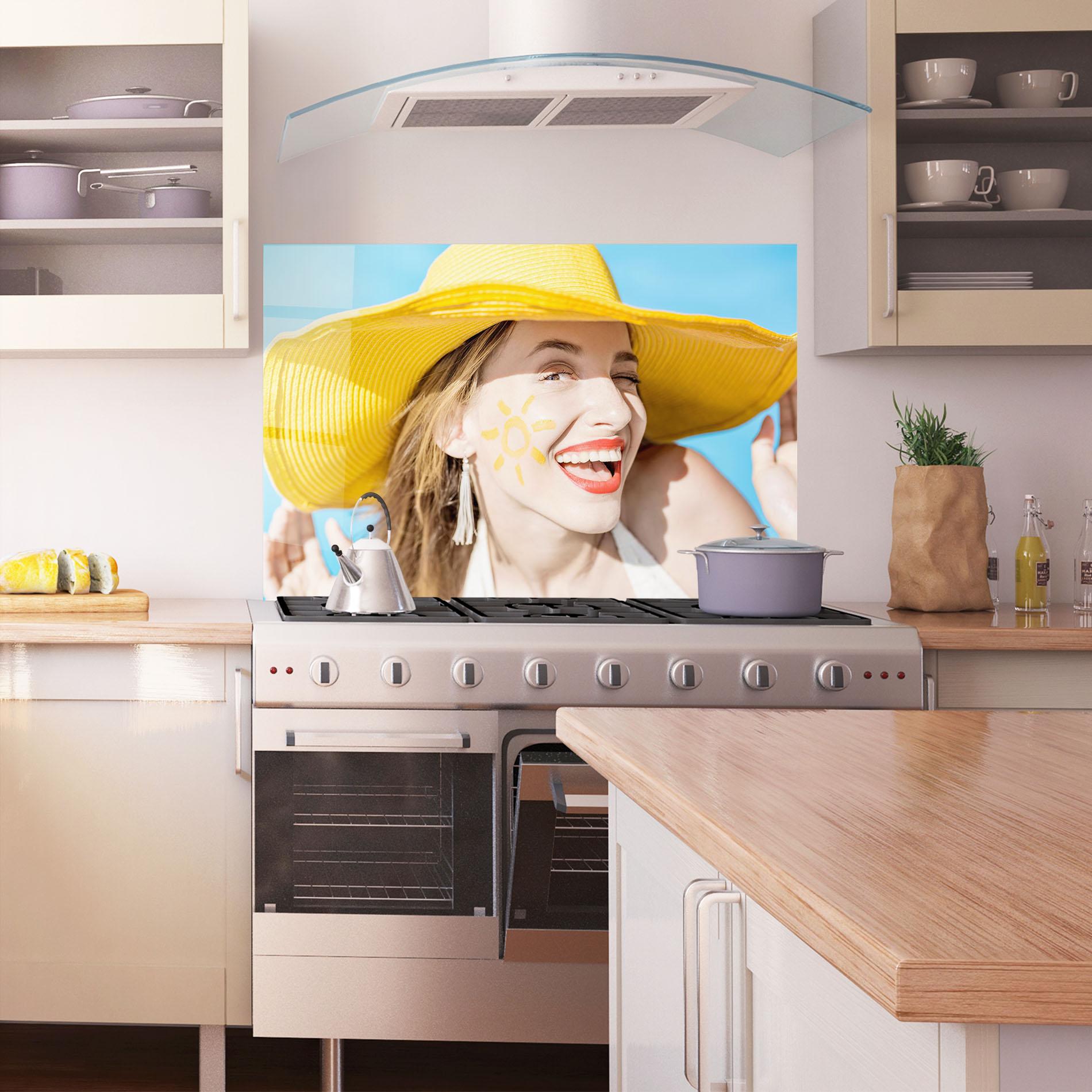 Küchenrückwand Glas Yellow Hat Woman mockup 1