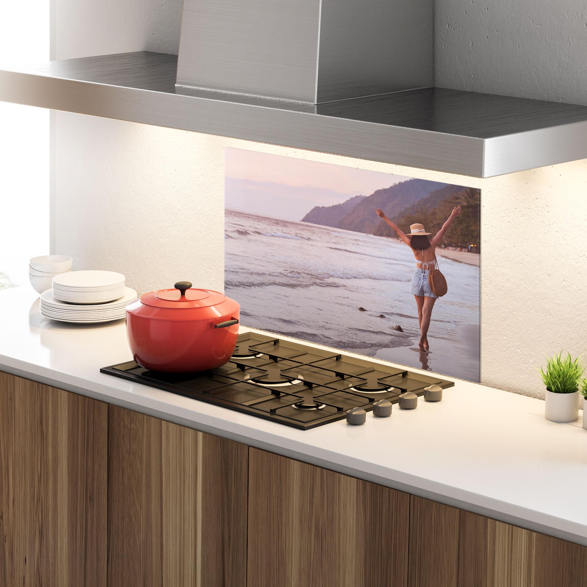 Küchenrückwand Glas Beach Traveler mockup 4
