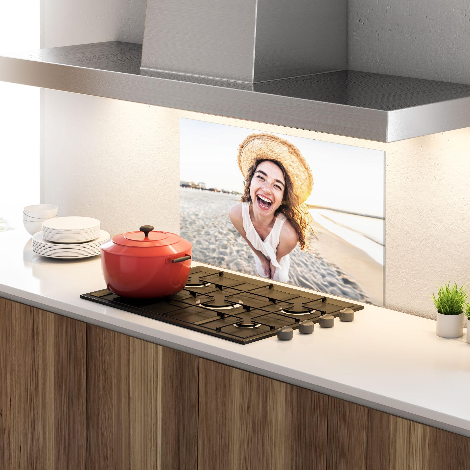 Küchenrückwand Glas Joyful Woman mockup 4