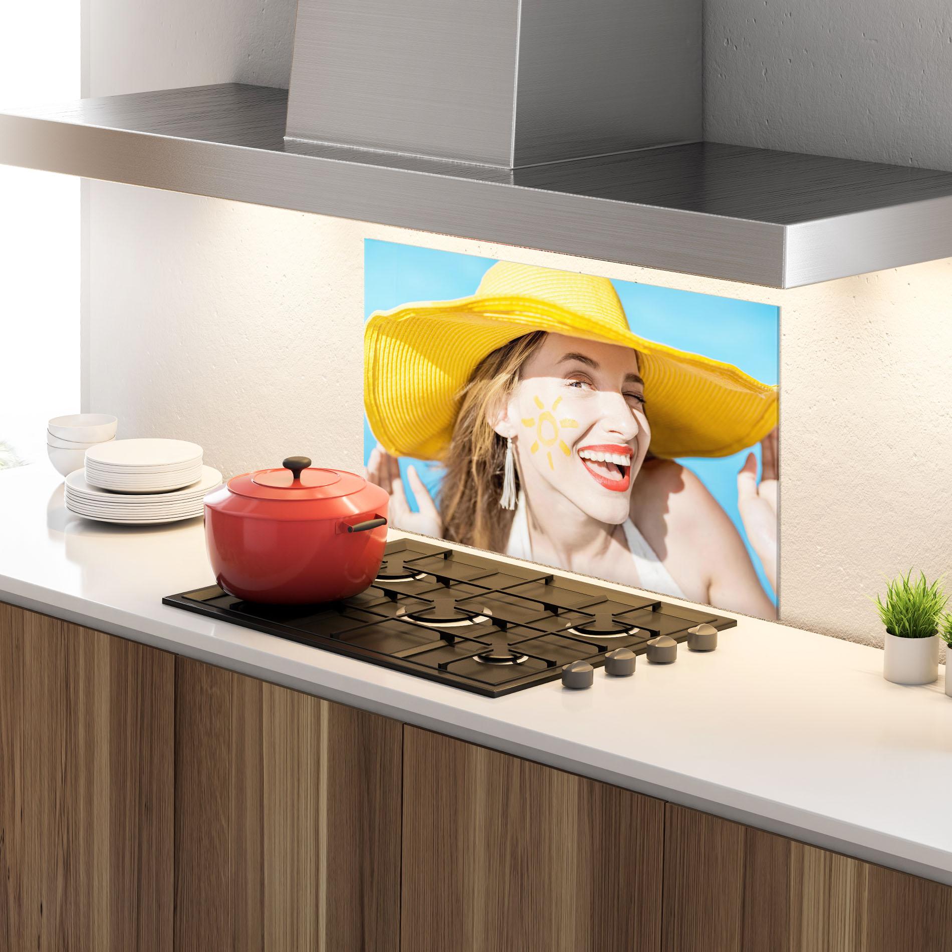 Küchenrückwand Glas Yellow Hat Woman mockup 4