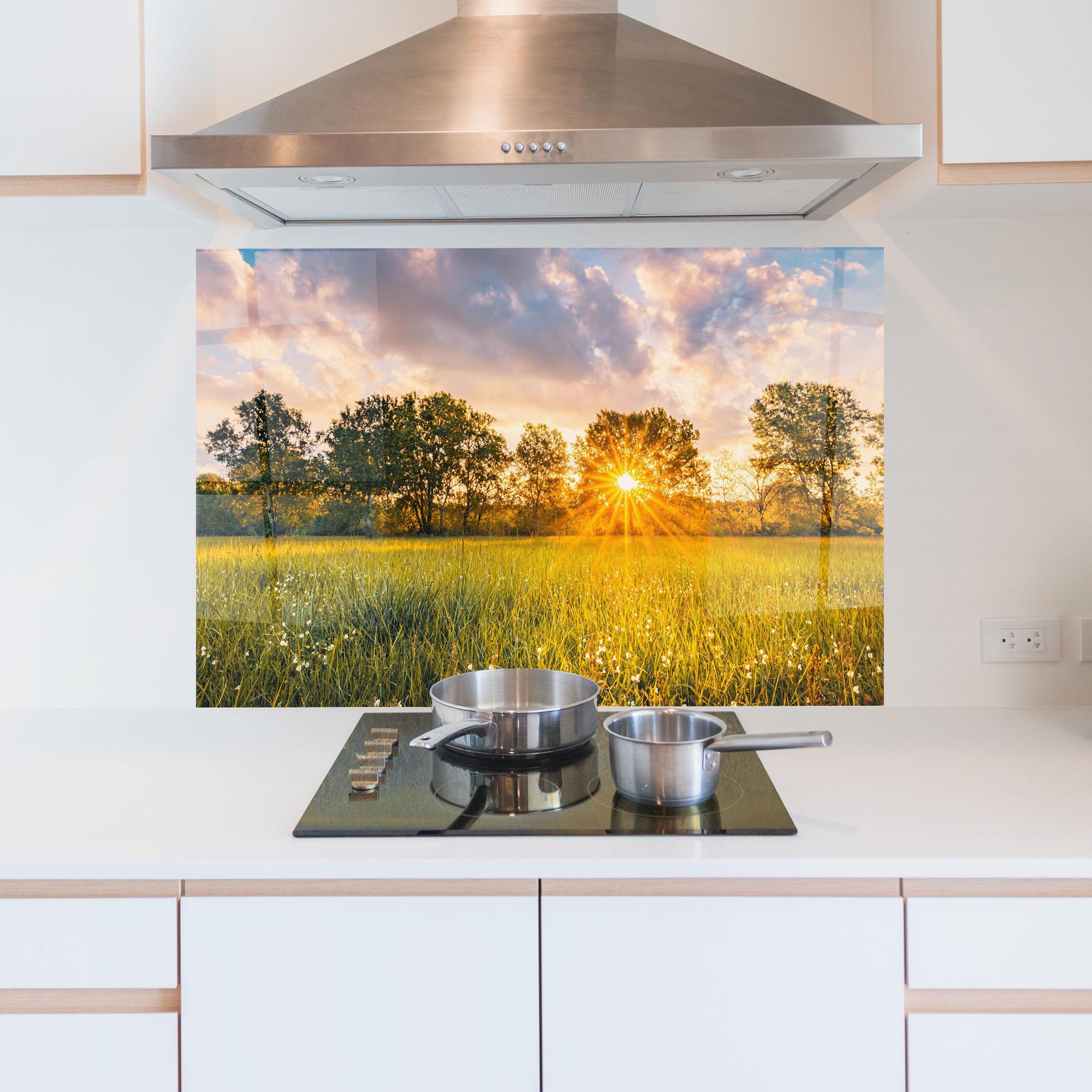 Küchenrückwand Glas Blossoming Meadow mockup 5