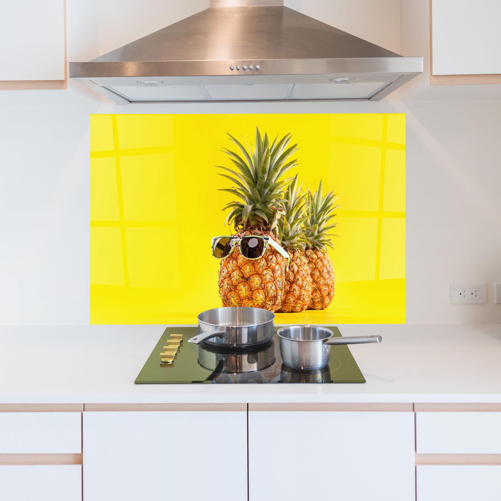 Küchenrückwand Glas Pineapple Looking Up mockup 5