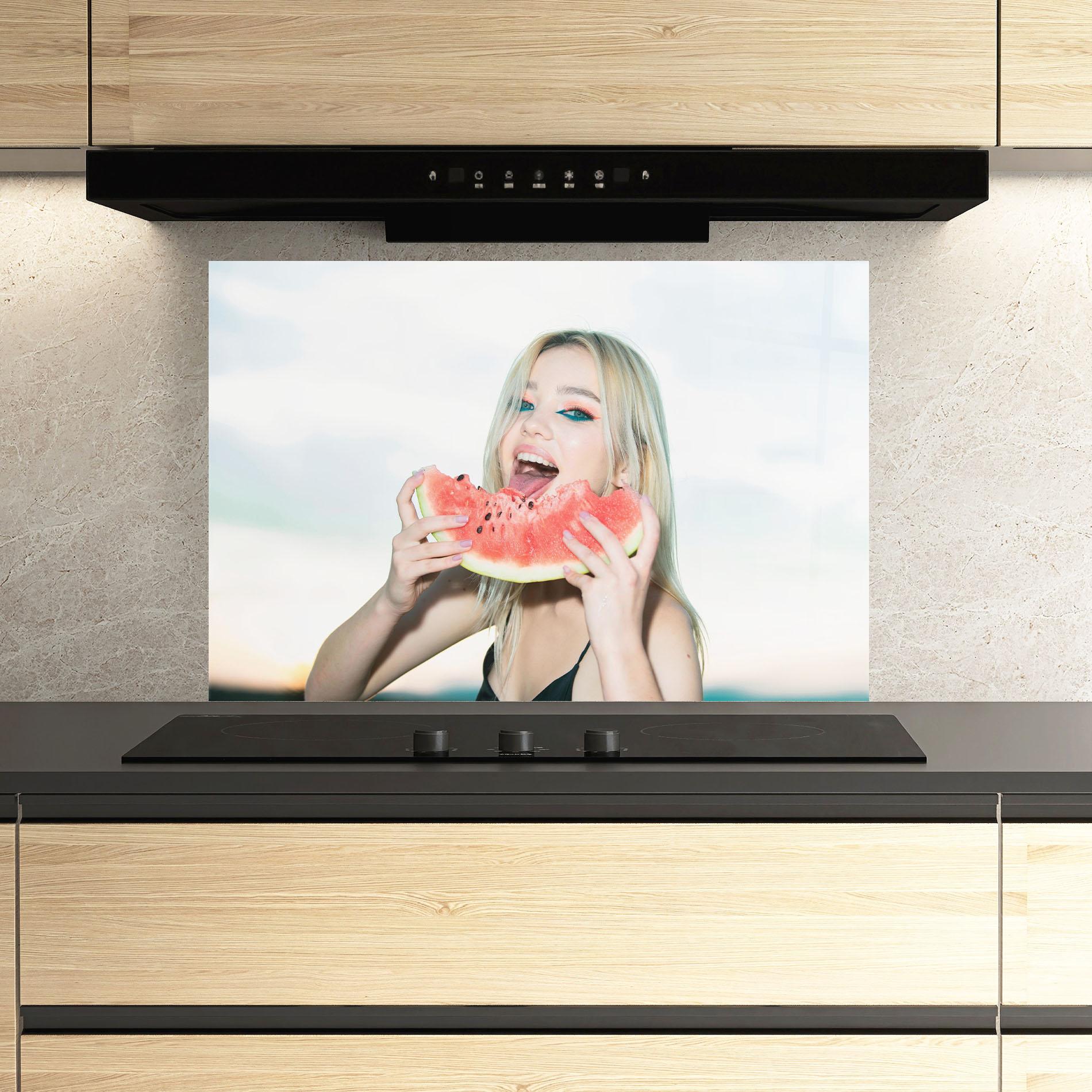 Küchenrückwand Glas Eating Watermelon mockup 3