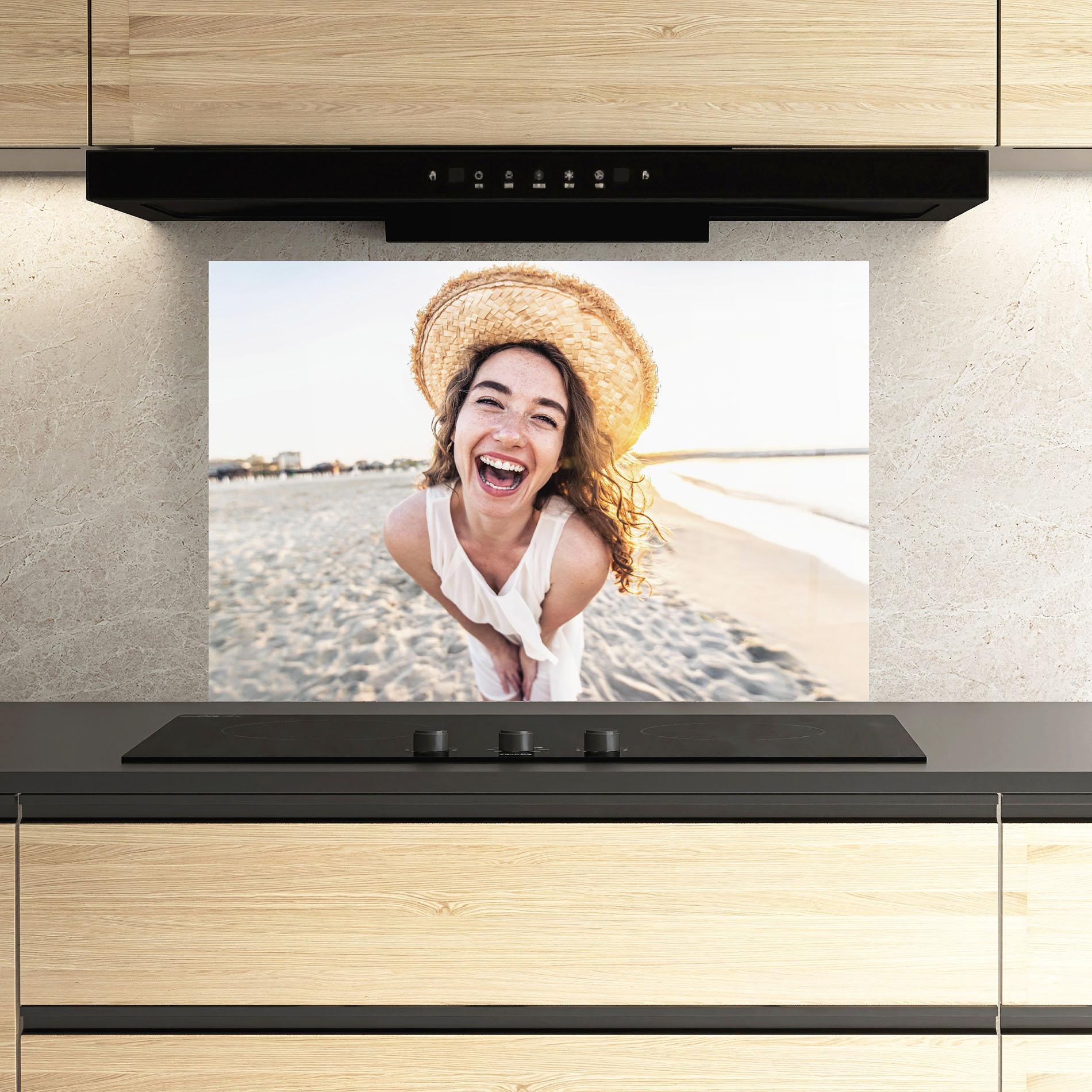 Küchenrückwand Glas Joyful Woman mockup 3