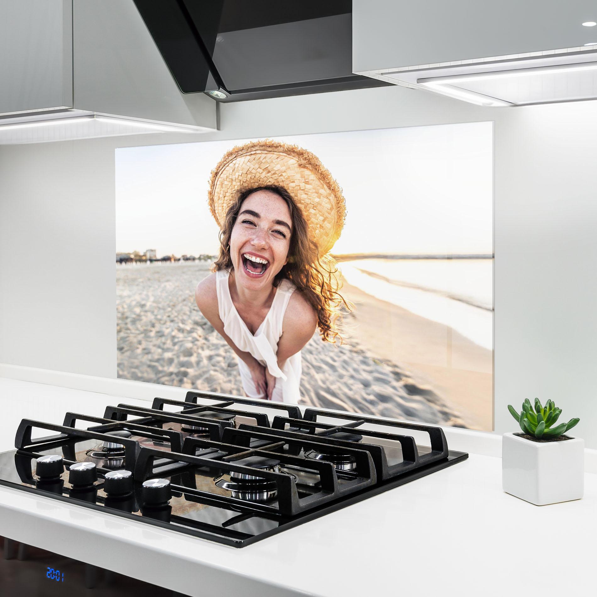 Küchenrückwand Glas Joyful Woman mockup 6