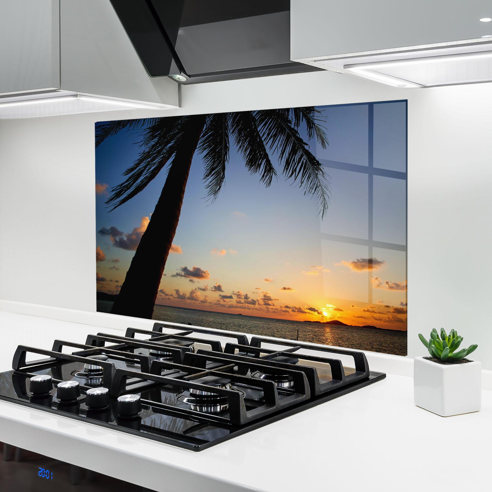 Küchenrückwand Glas Palm Tree Silhouette mockup 6