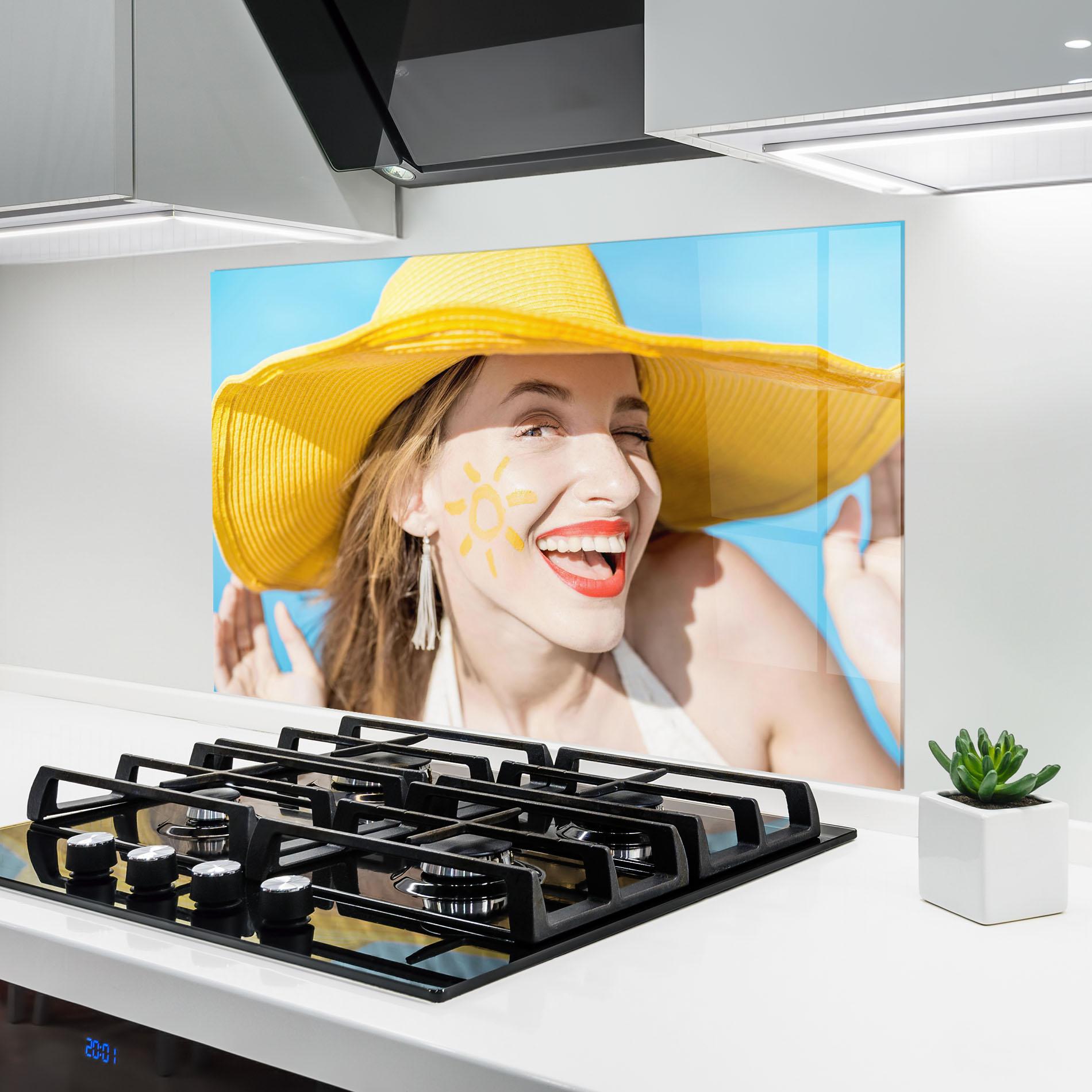 Küchenrückwand Glas Yellow Hat Woman mockup 6