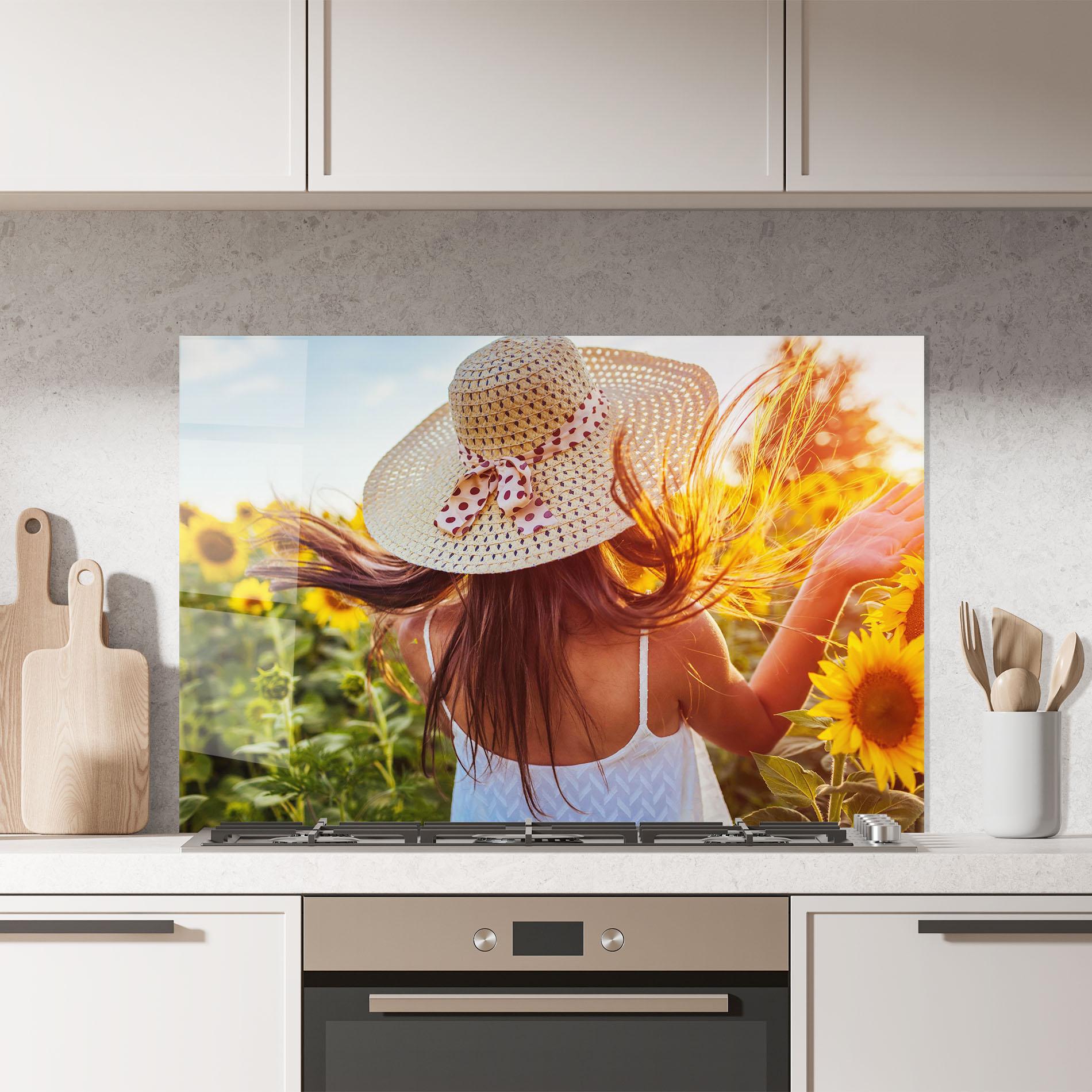 Küchenrückwand Glas Woman Blooming Field mockup 7