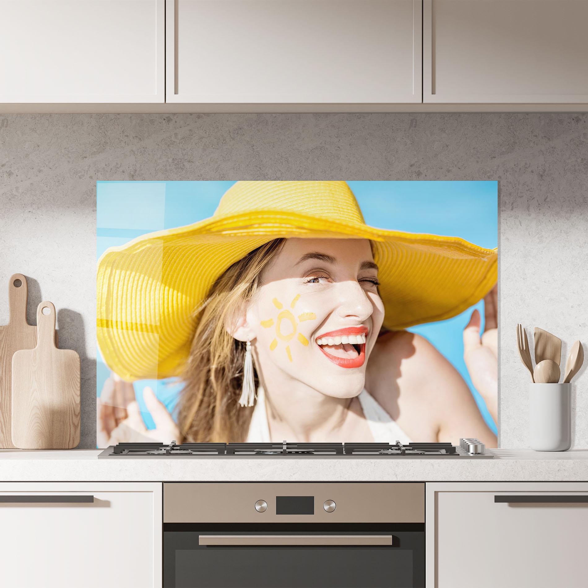 Küchenrückwand Glas Yellow Hat Woman mockup 7