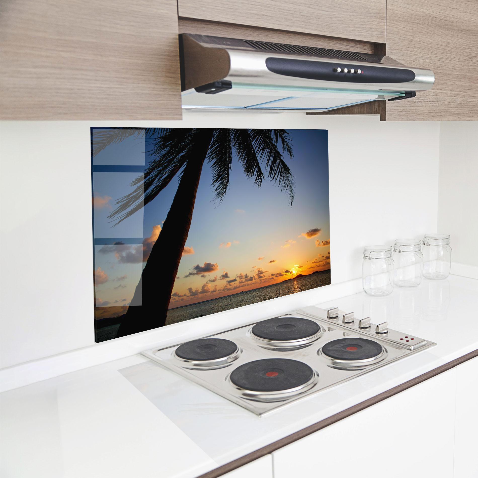 Küchenrückwand Glas Palm Tree Silhouette mockup 8