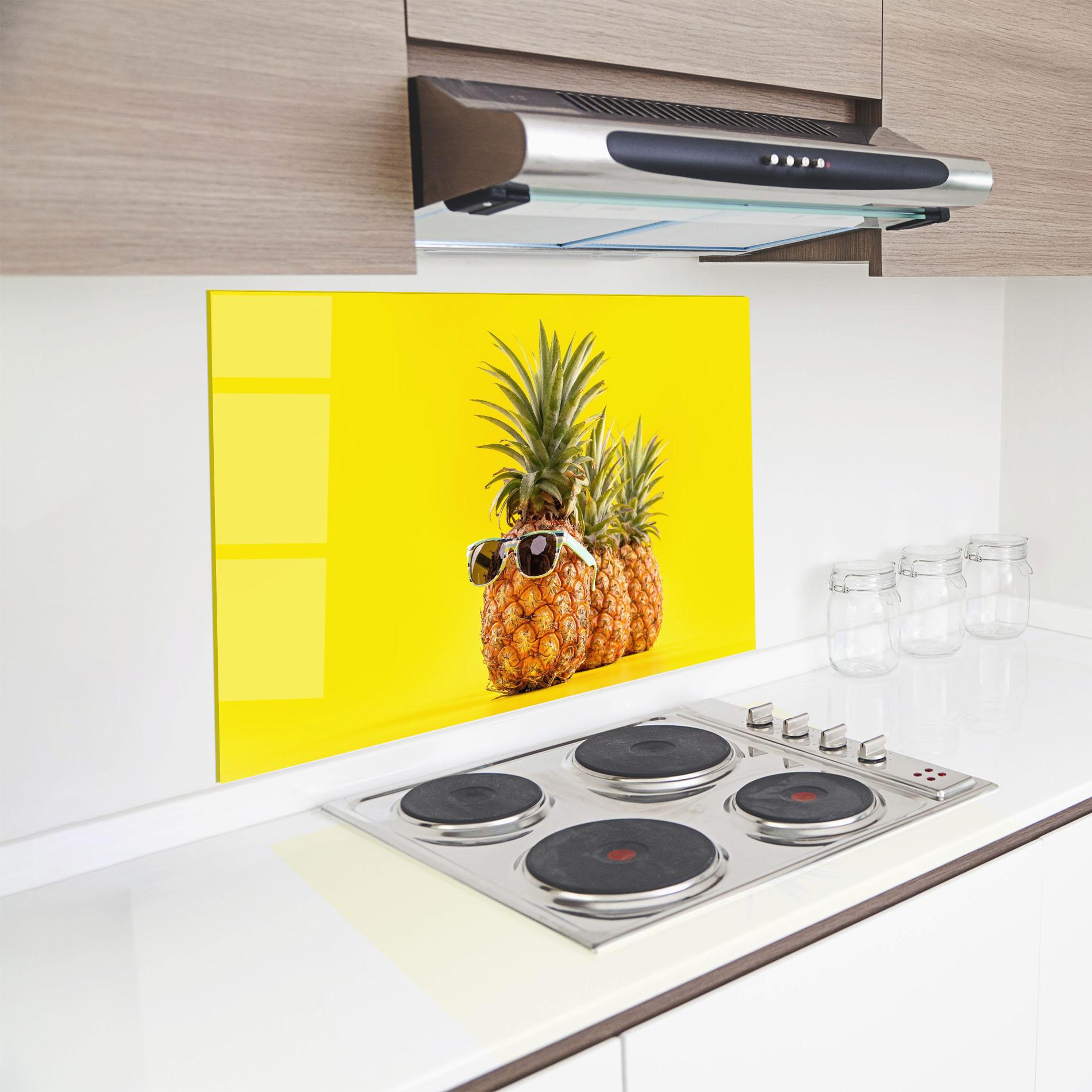 Küchenrückwand Glas Pineapple Looking Up mockup 8