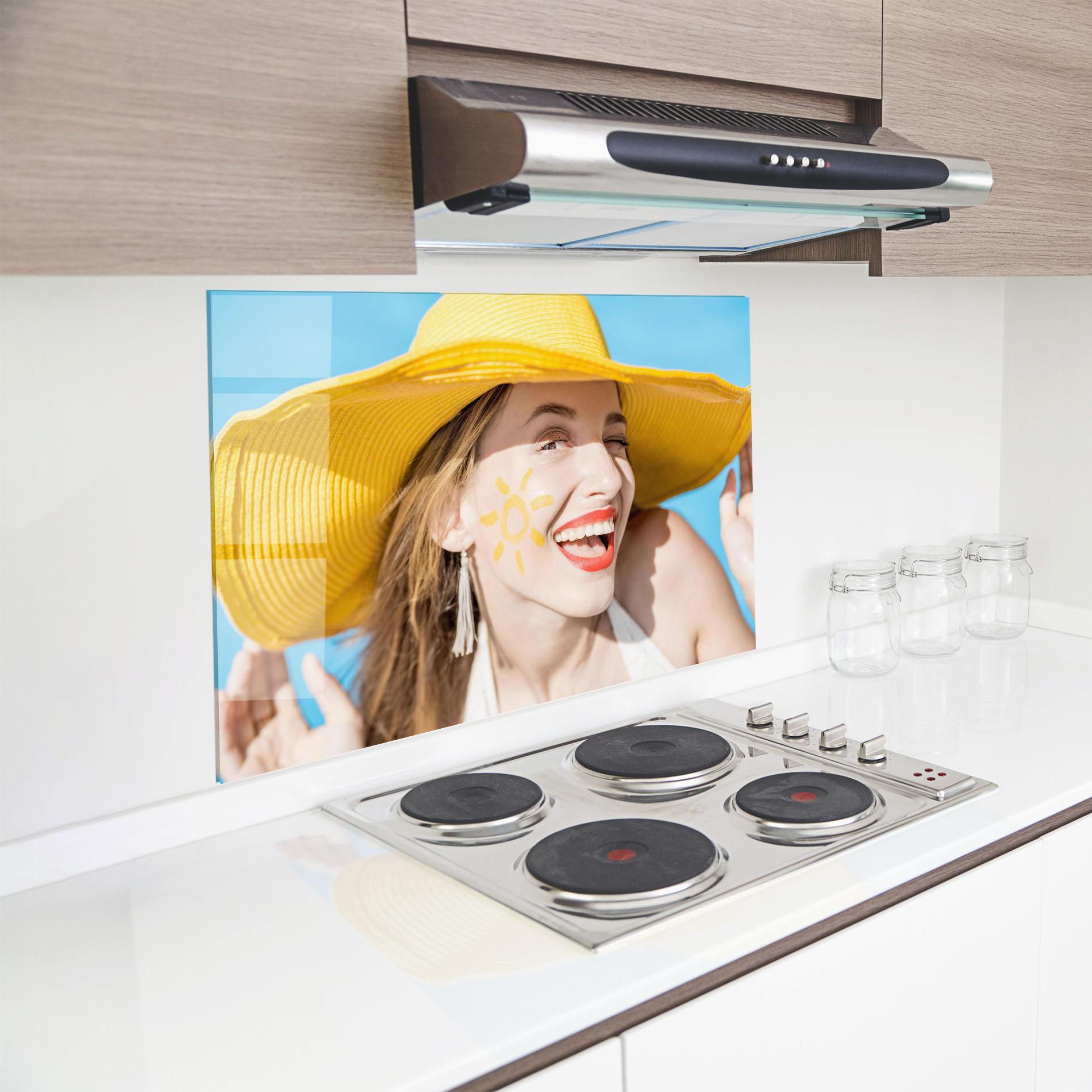 Küchenrückwand Glas Yellow Hat Woman mockup 8
