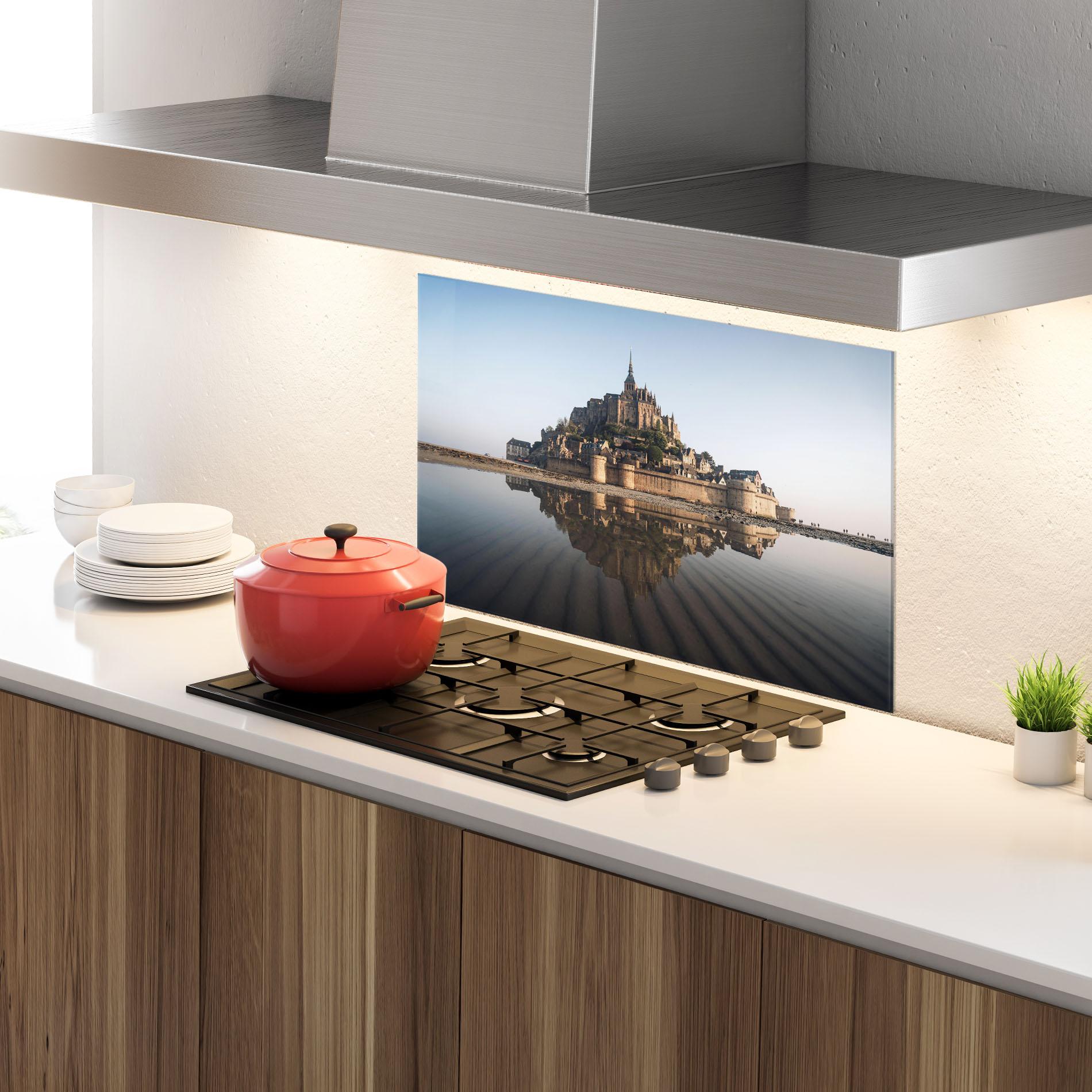 Küchenrückwand Glas Castle Reflection mockup 4