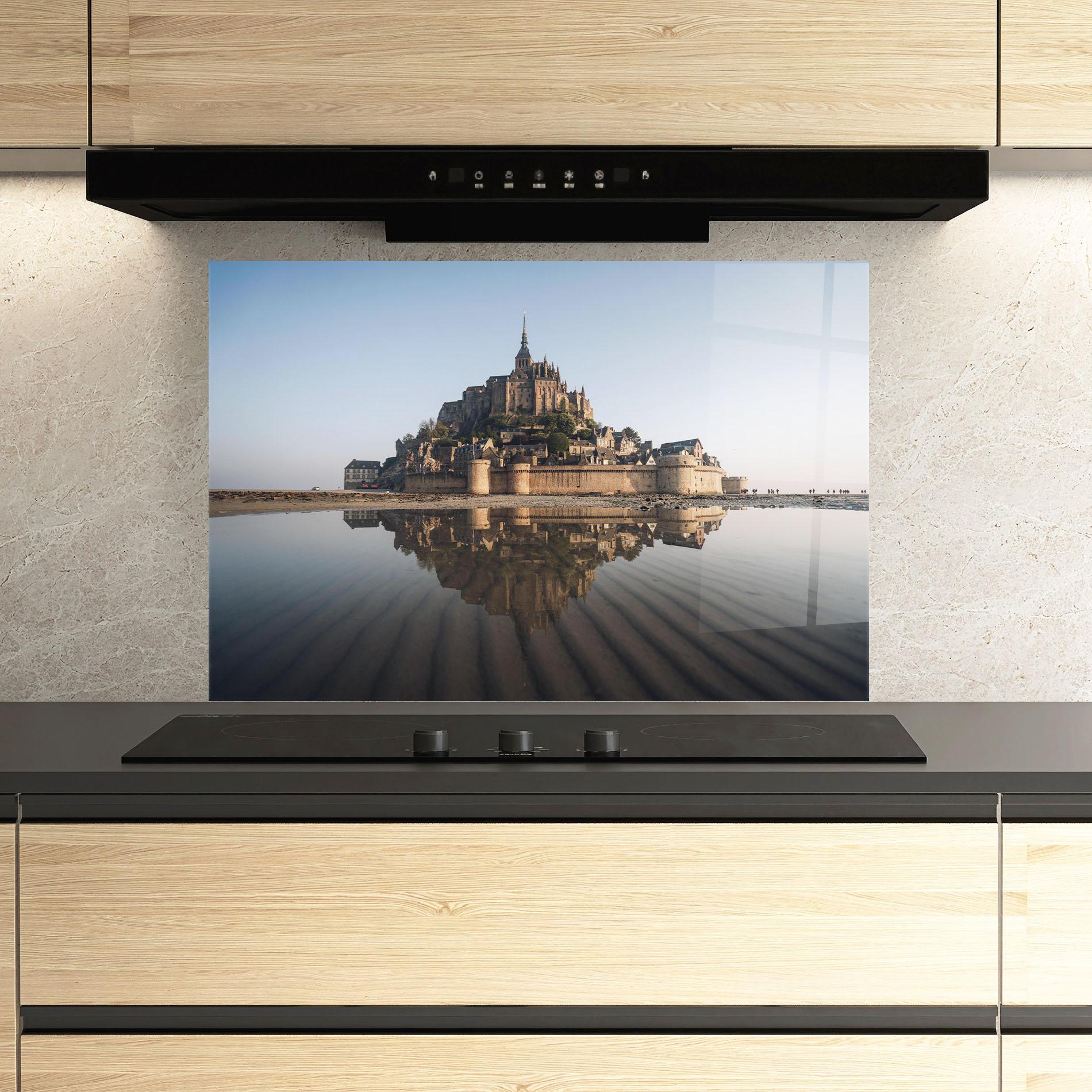 Küchenrückwand Glas Castle Reflection mockup 3