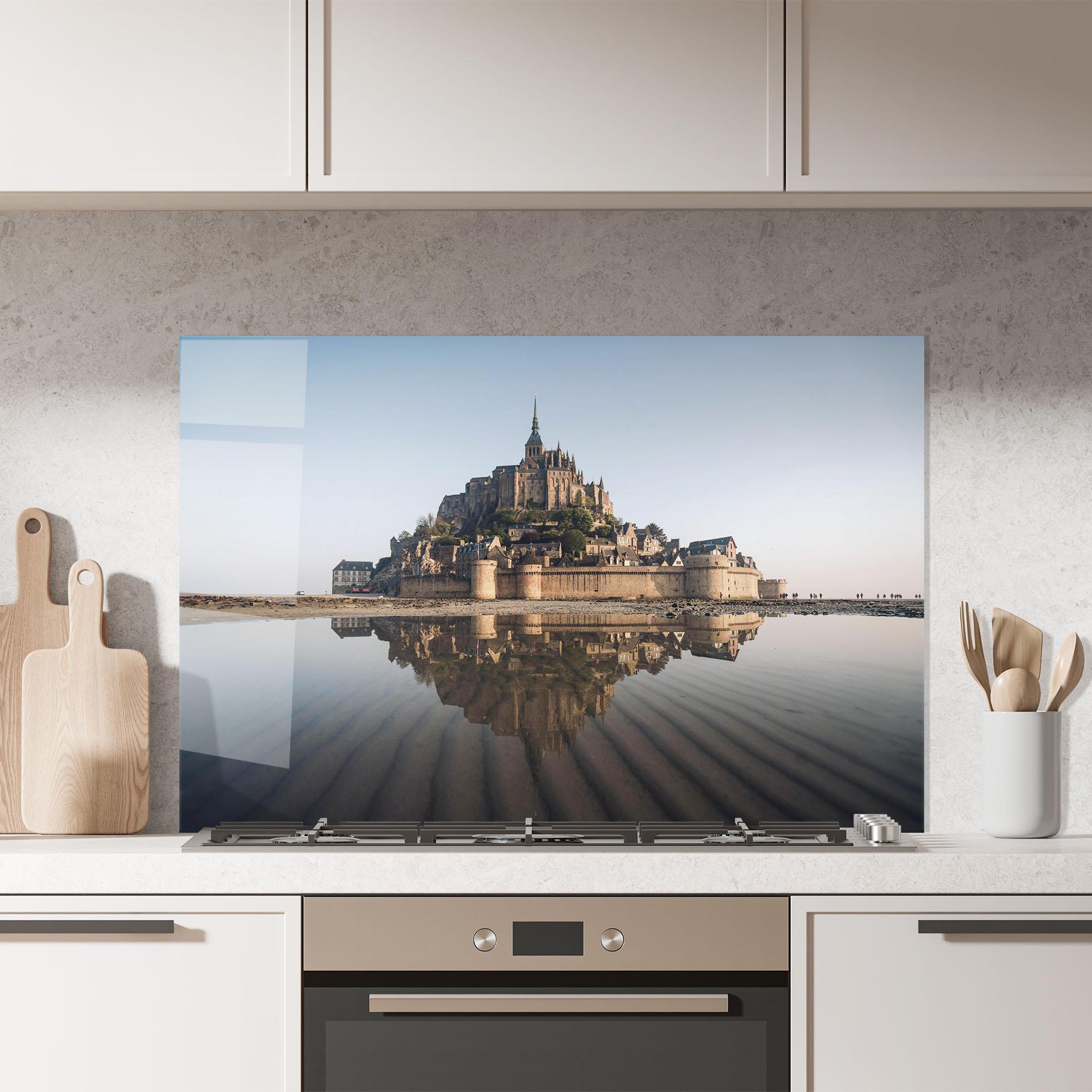 Küchenrückwand Glas Castle Reflection mockup 7