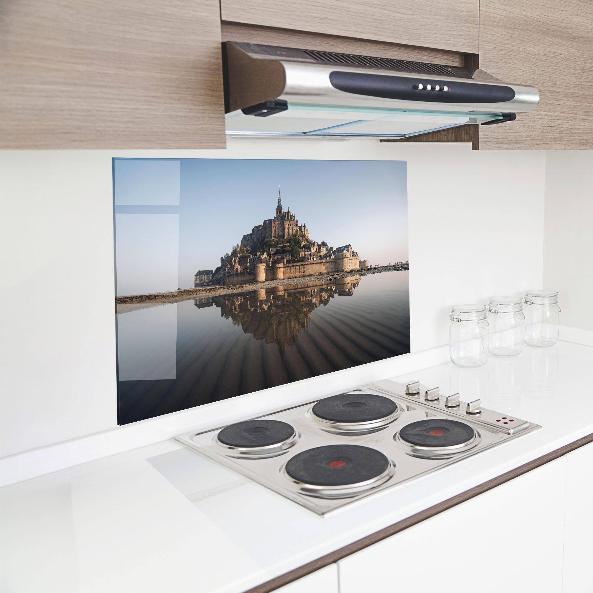 Küchenrückwand Glas Castle Reflection mockup 8