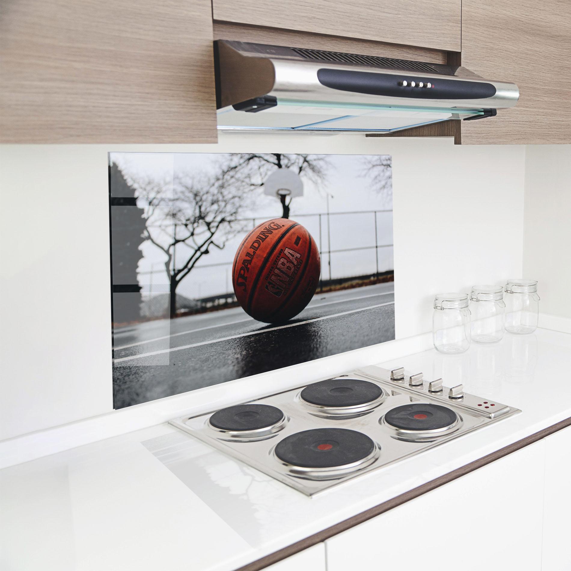 Küchenrückwand Glas Orange Basketball On Grey mockup 8