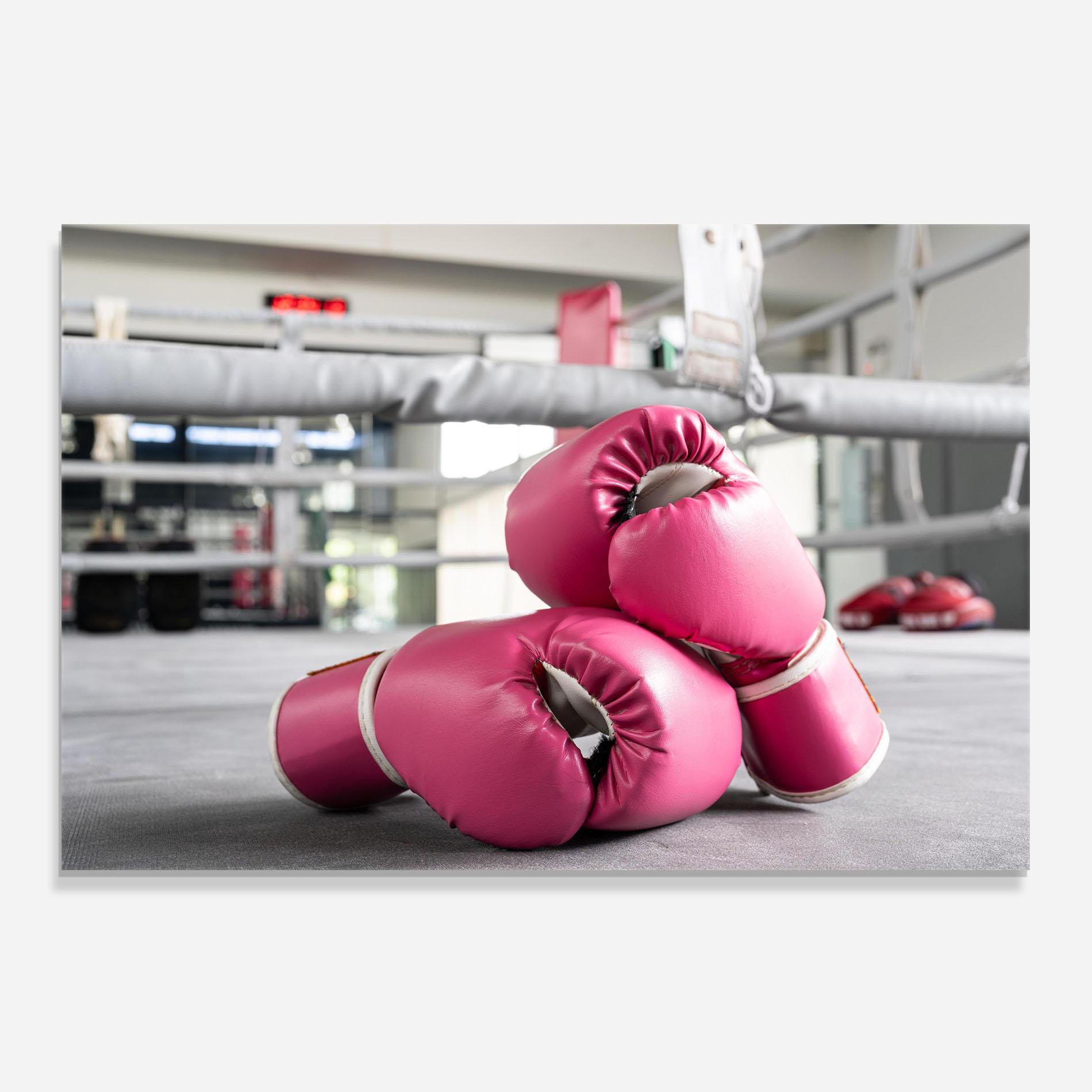 Küchenrückwand Glas Pink Boxing Gloves mockup 0