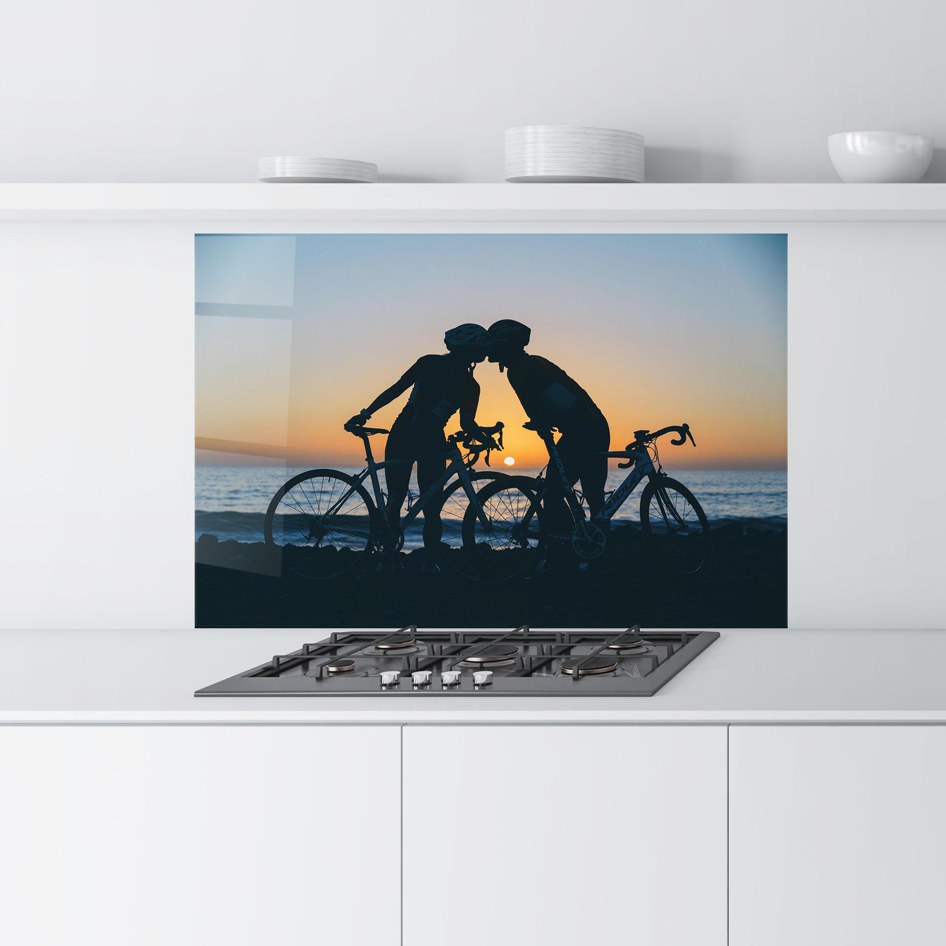 Küchenrückwand Glas Bike Couple Kissing mockup 9