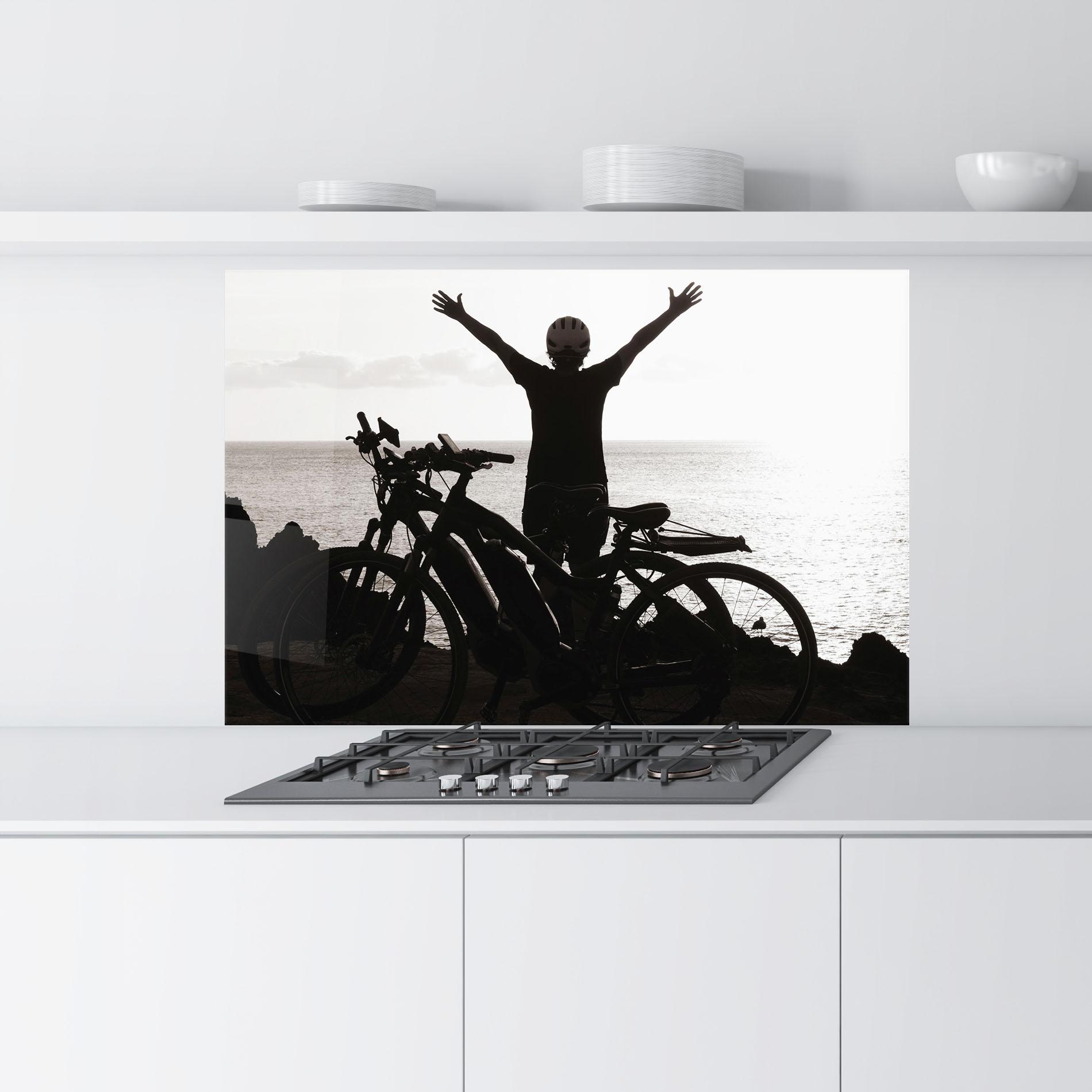 Küchenrückwand Glas Facing Sea Woman mockup 9