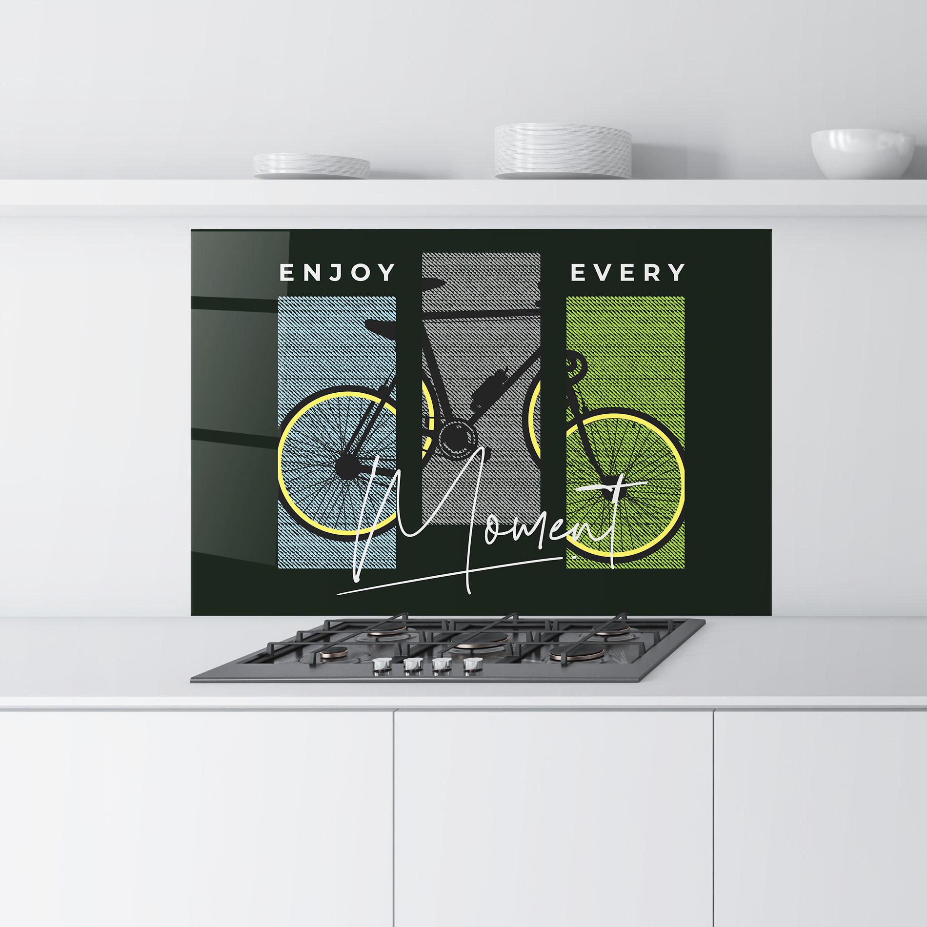 Küchenrückwand Glas Moment Bike mockup 9