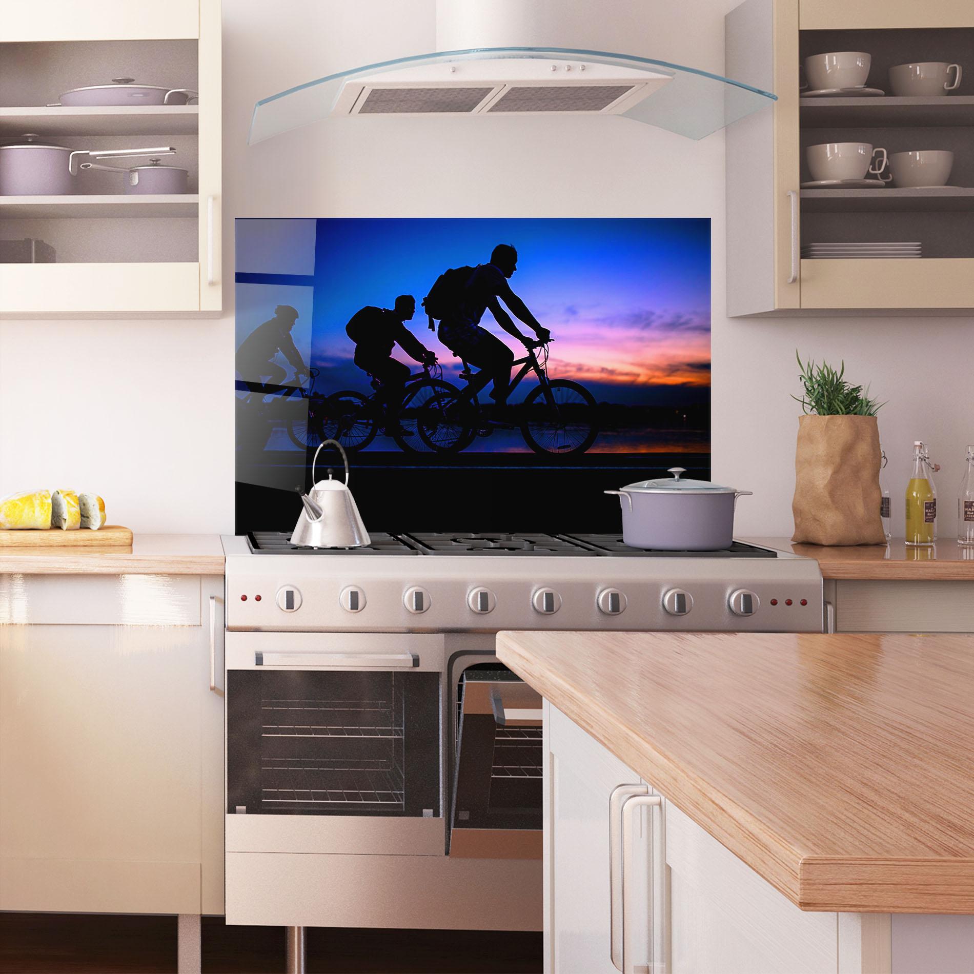 Küchenrückwand Glas Dark Blue Sky Shilouette mockup 1