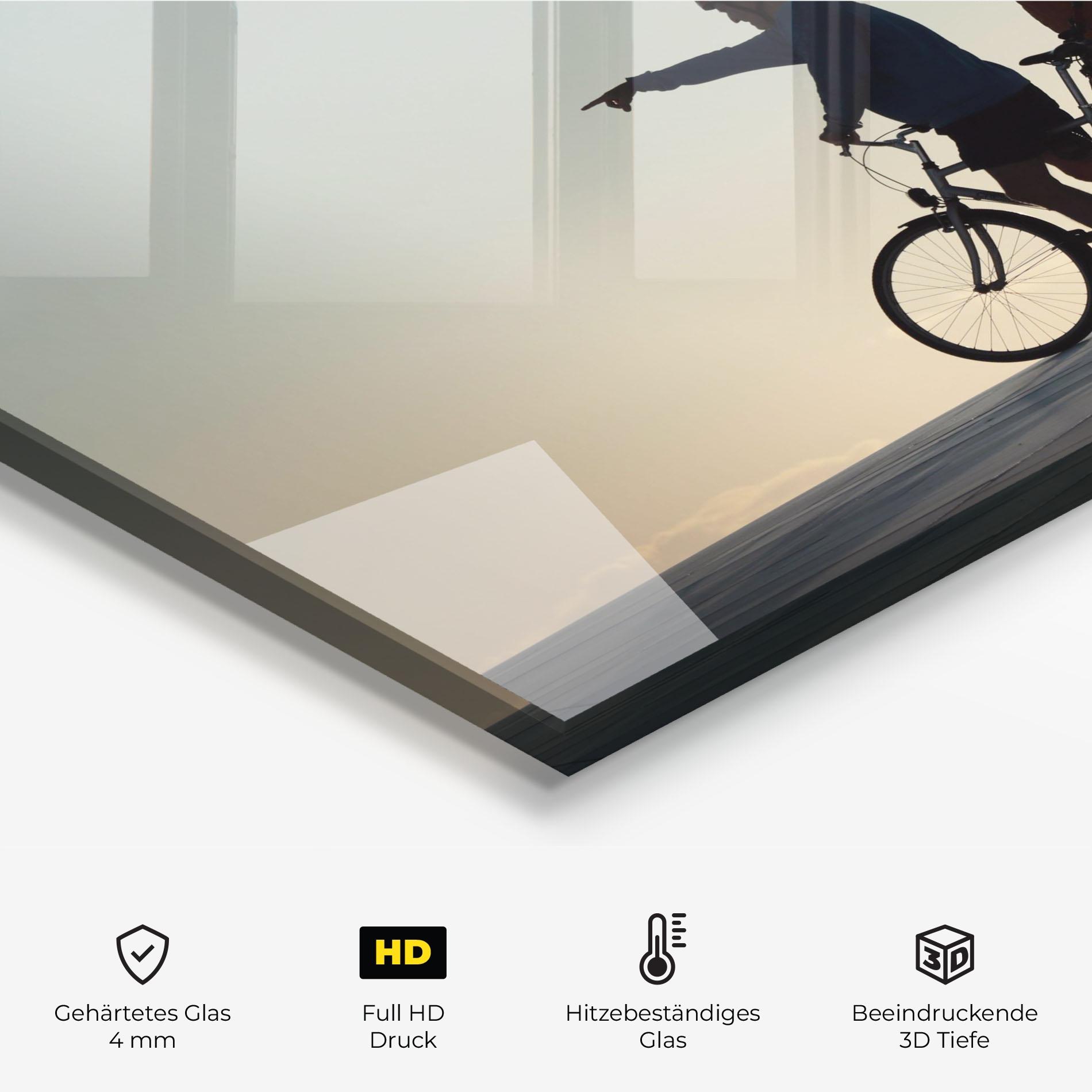 Küchenrückwand Glas Bike Pointing Shilouette mockup 2