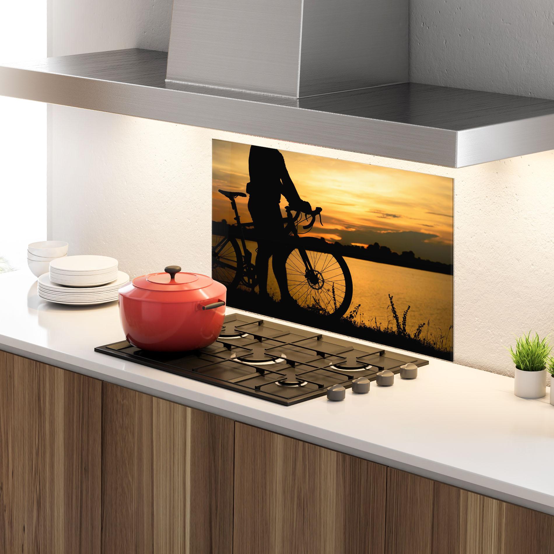 Küchenrückwand Glas Bicycle Sunset Silhouette mockup 4