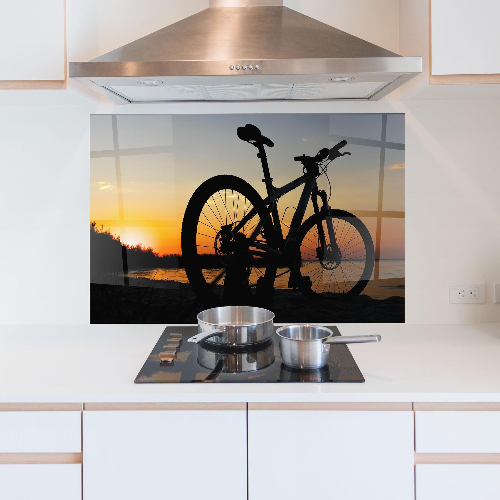 Küchenrückwand Glas Beach Bike Silhouette mockup 5