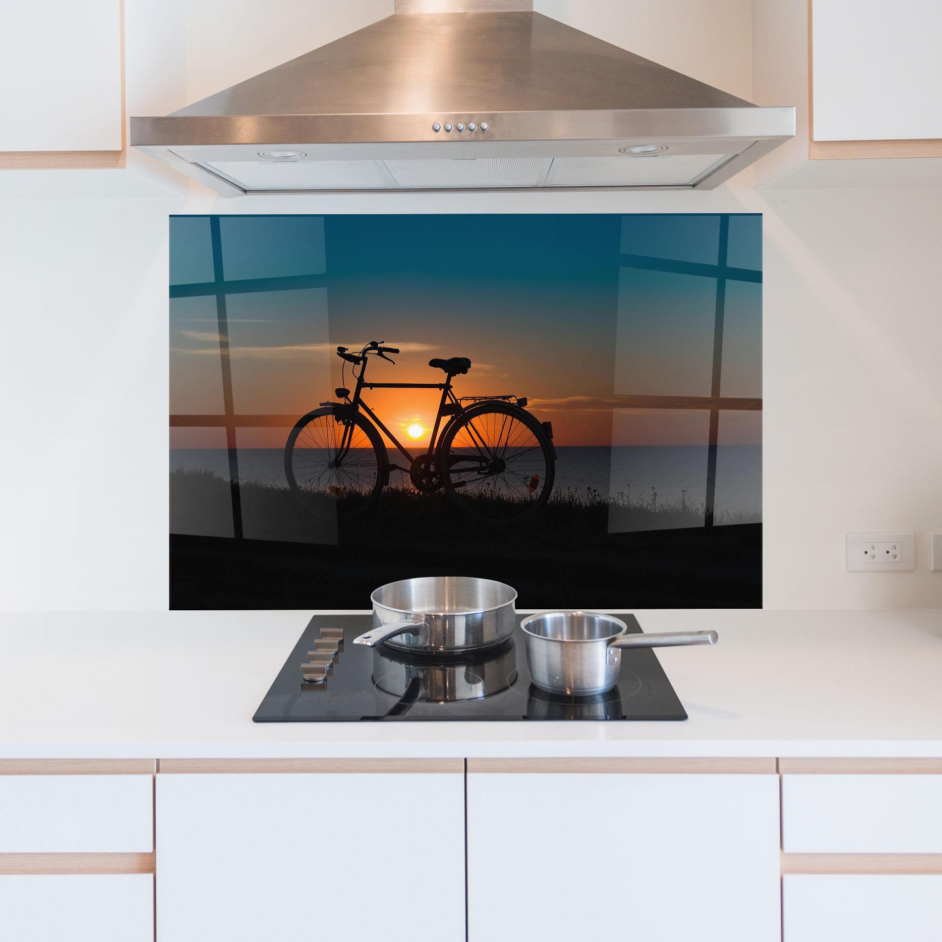 Küchenrückwand Glas Bike Silhouette mockup 5