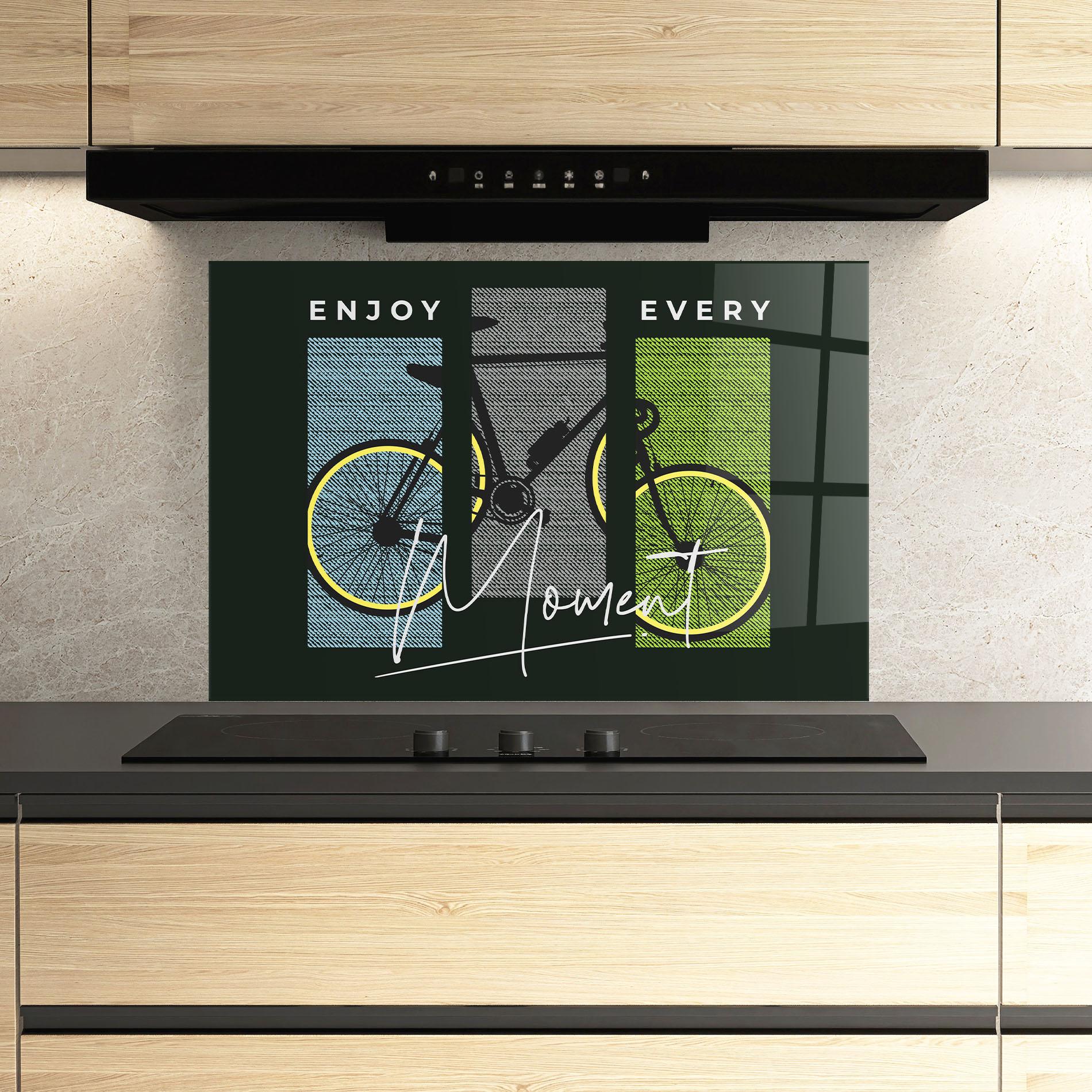 Küchenrückwand Glas Moment Bike mockup 3