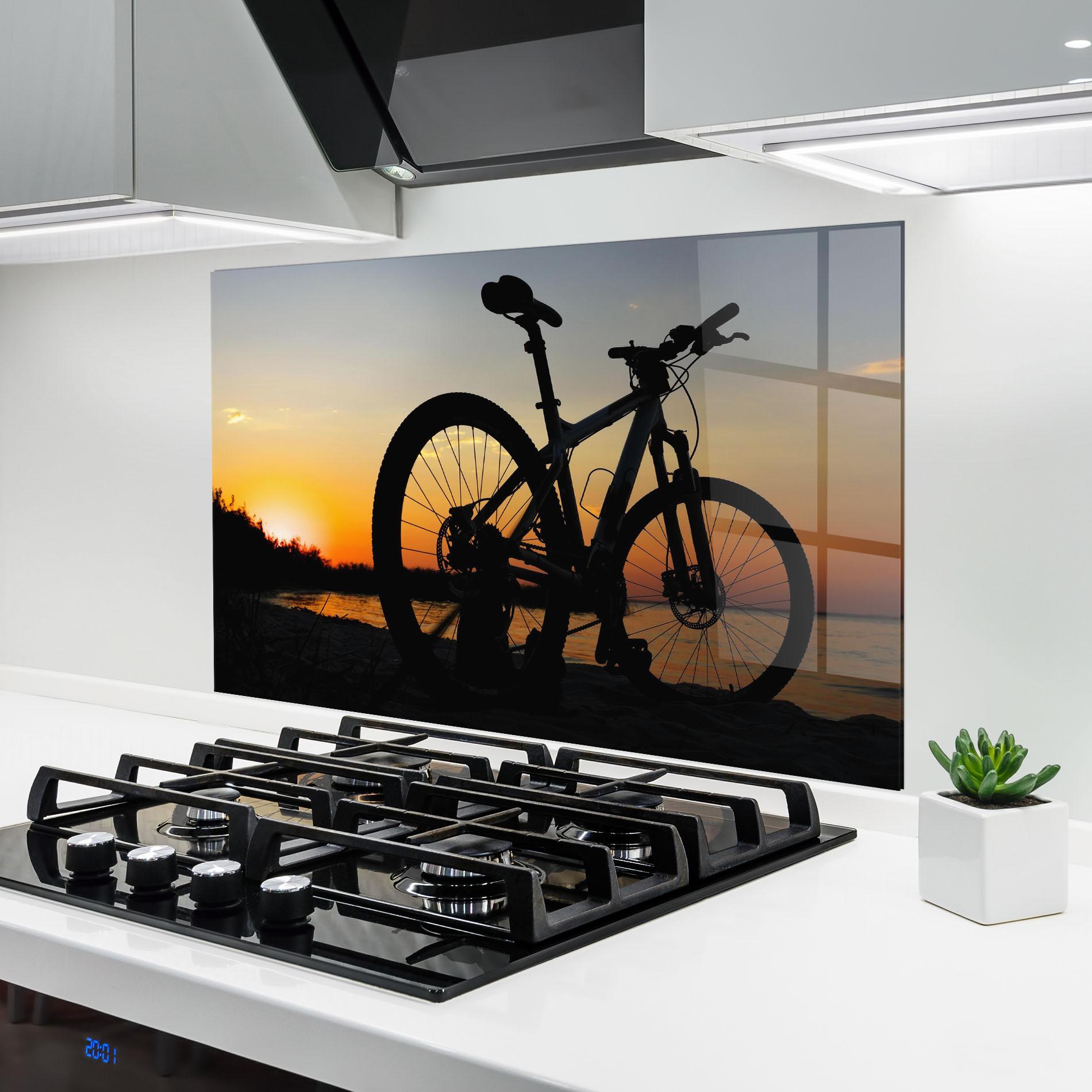 Küchenrückwand Glas Beach Bike Silhouette mockup 6