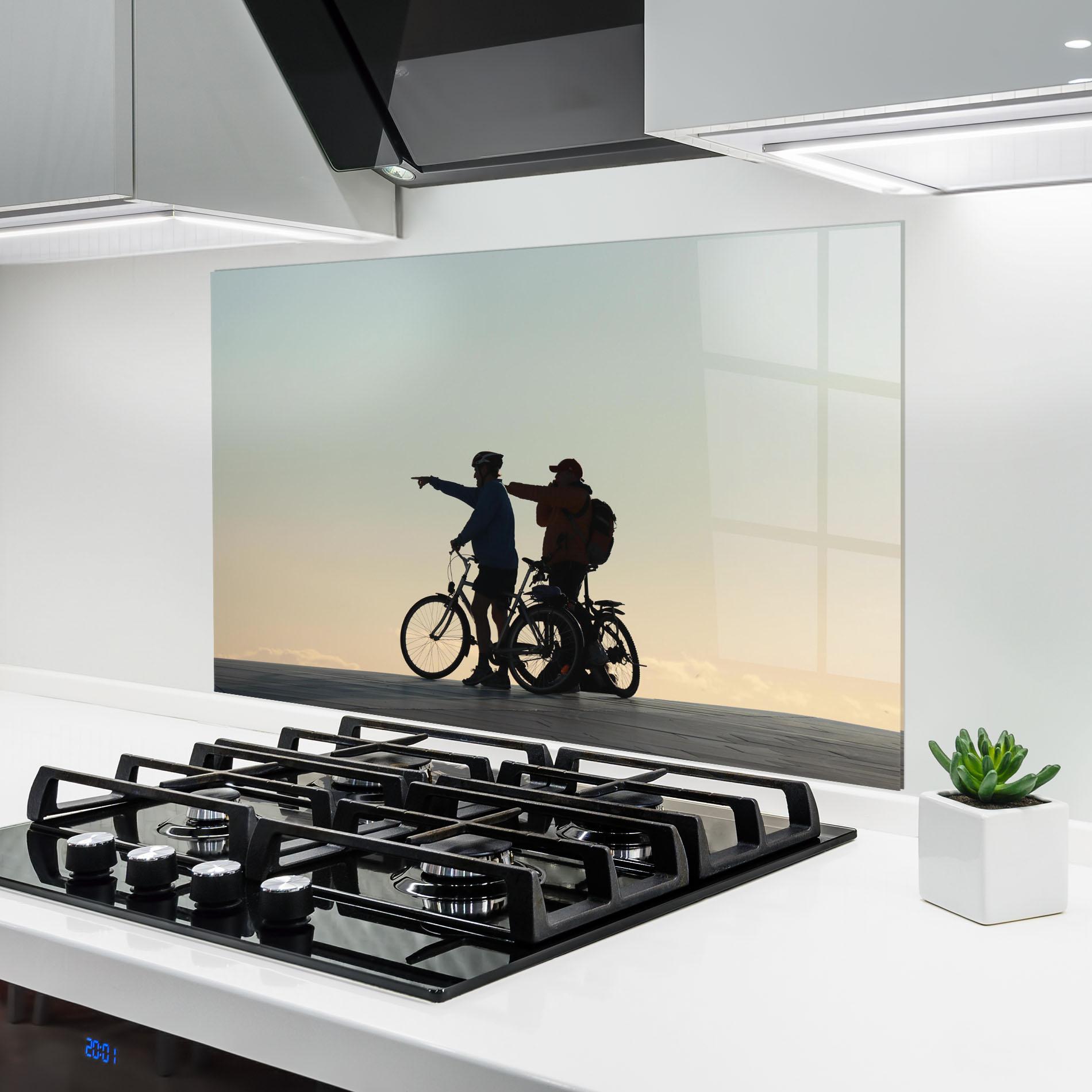 Küchenrückwand Glas Bike Pointing Shilouette mockup 6