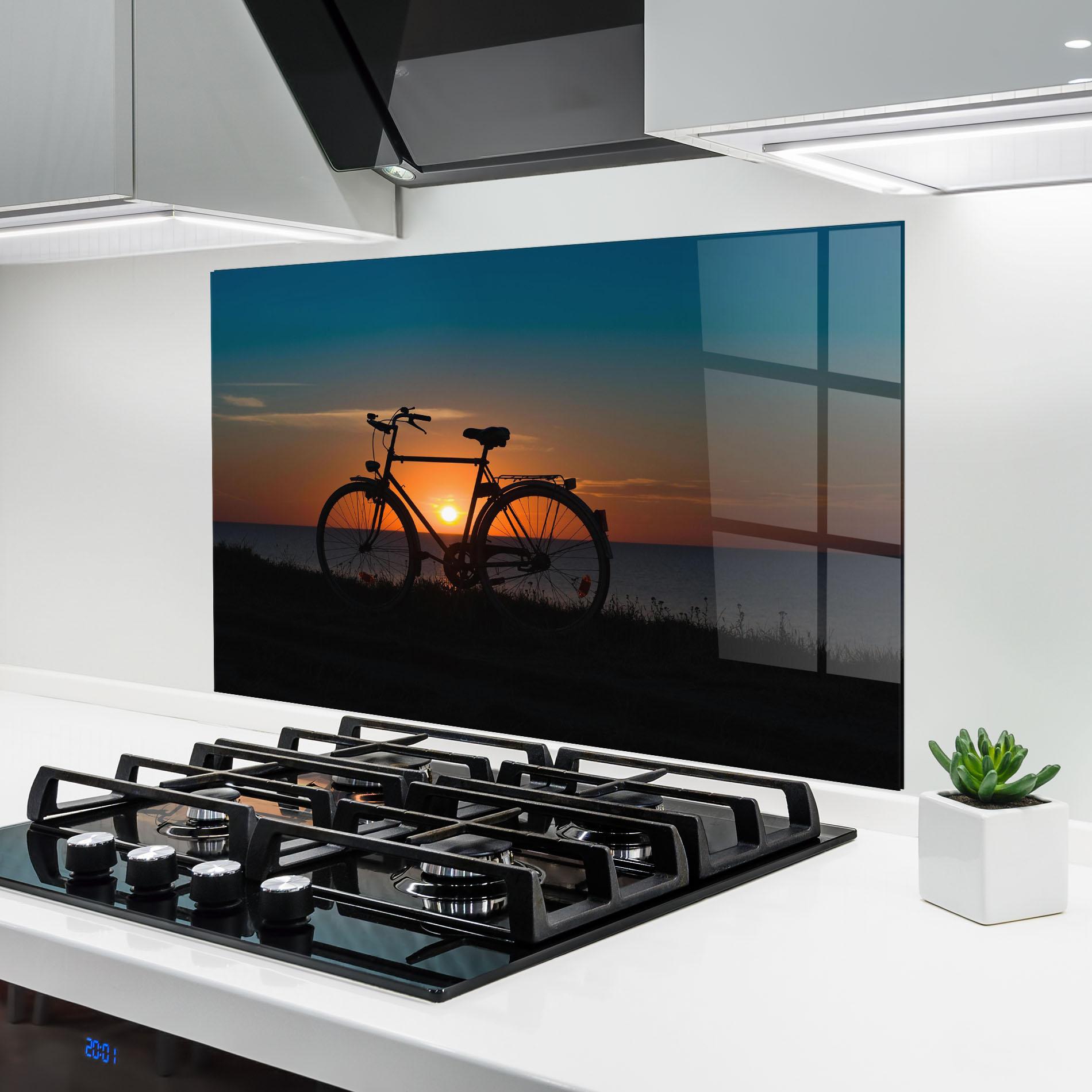 Küchenrückwand Glas Bike Silhouette mockup 6