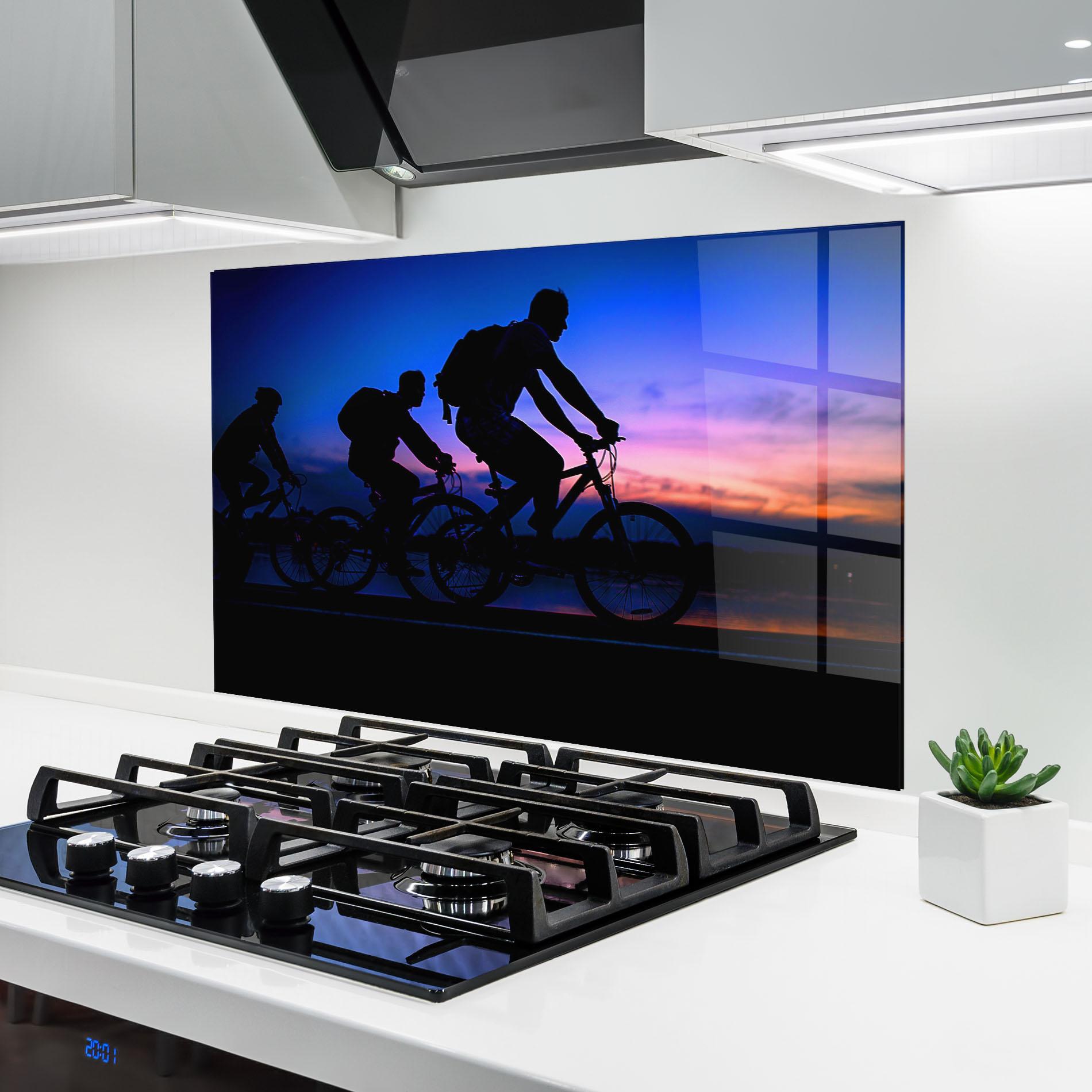 Küchenrückwand Glas Dark Blue Sky Shilouette mockup 6