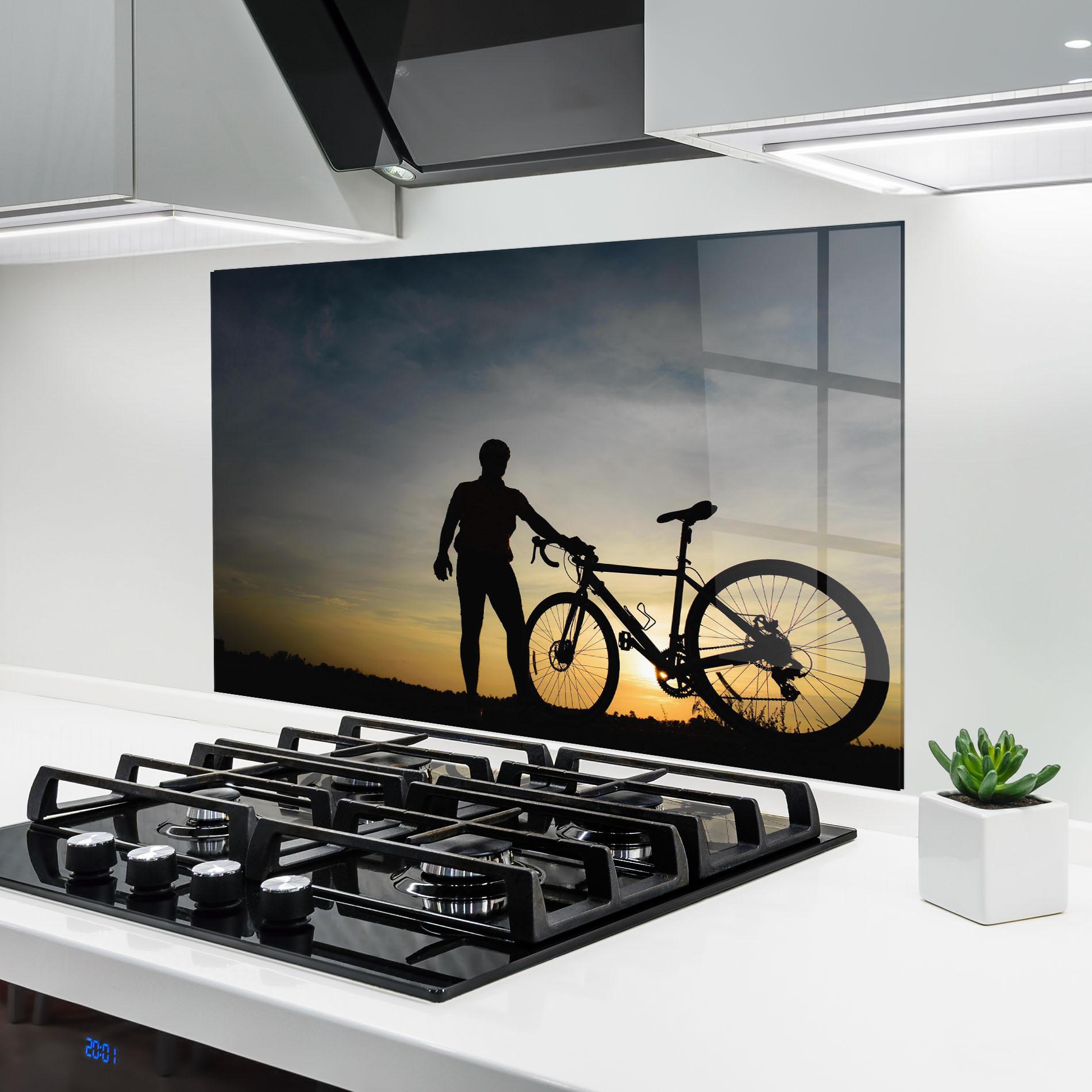 Küchenrückwand Glas Holding Bike Shilouette mockup 6