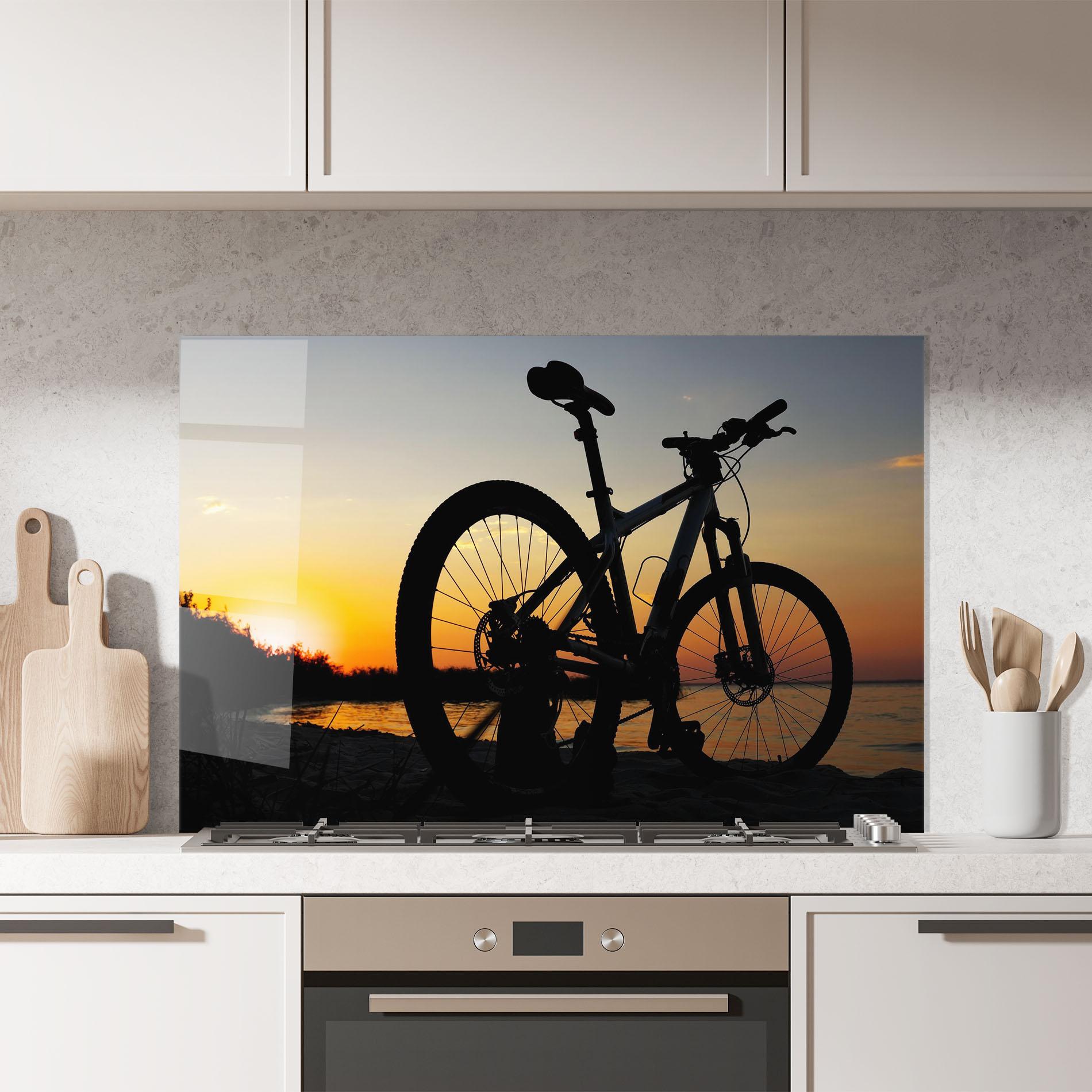 Küchenrückwand Glas Beach Bike Silhouette mockup 7
