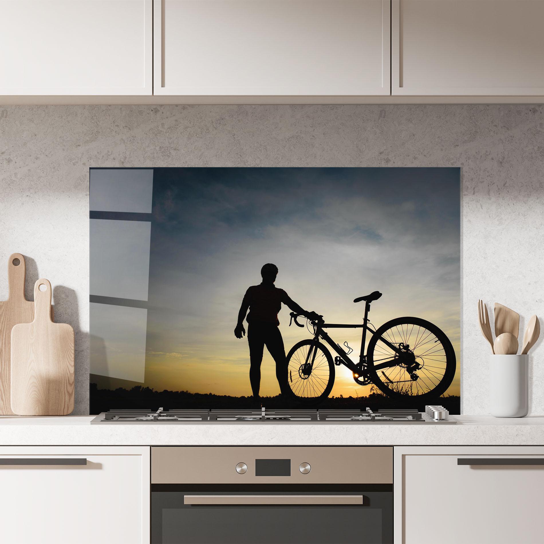 Küchenrückwand Glas Holding Bike Shilouette mockup 7